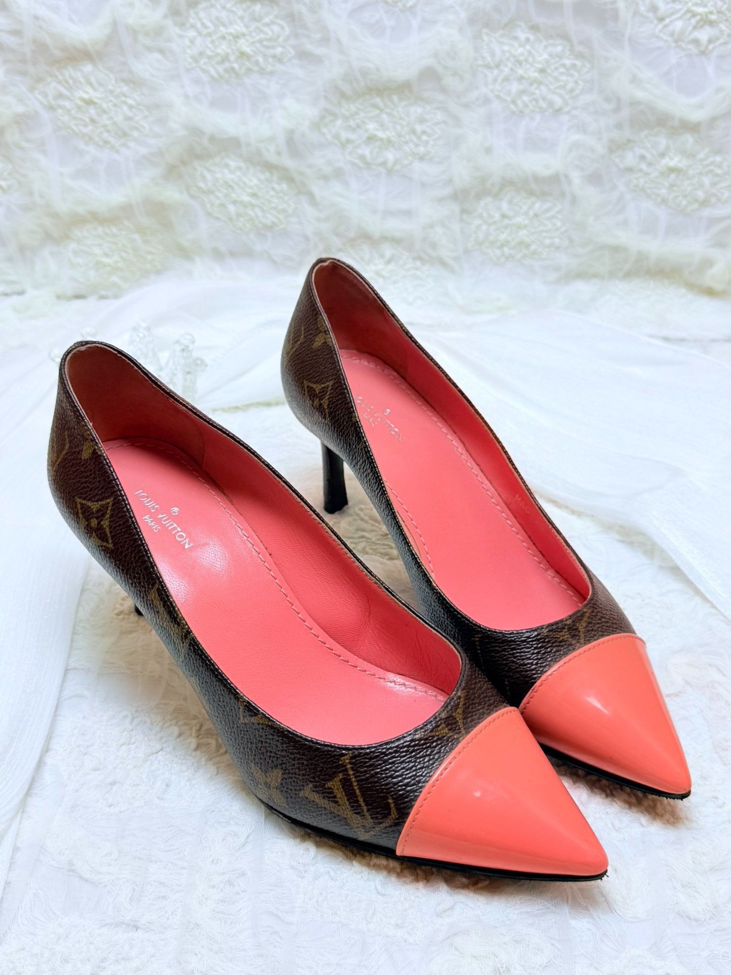 Louis Vuitton Louis Vuitton Red Lowtop Sneakers us_5 Women Size US 5 / IT 35 - 3 Thumbnail