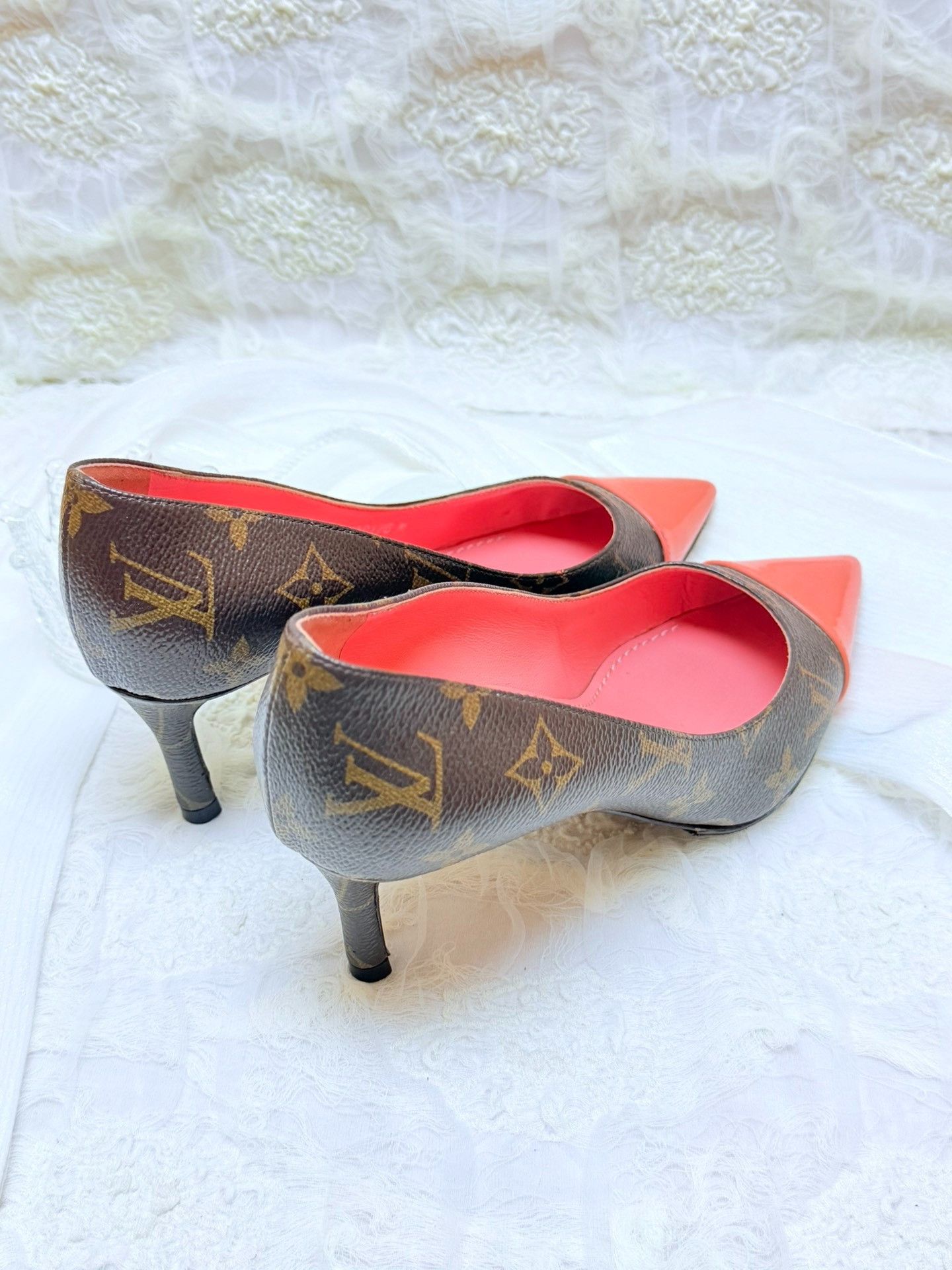 Louis Vuitton Louis Vuitton Red Lowtop Sneakers us_5 Women Size US 5 / IT 35 - 4 Thumbnail