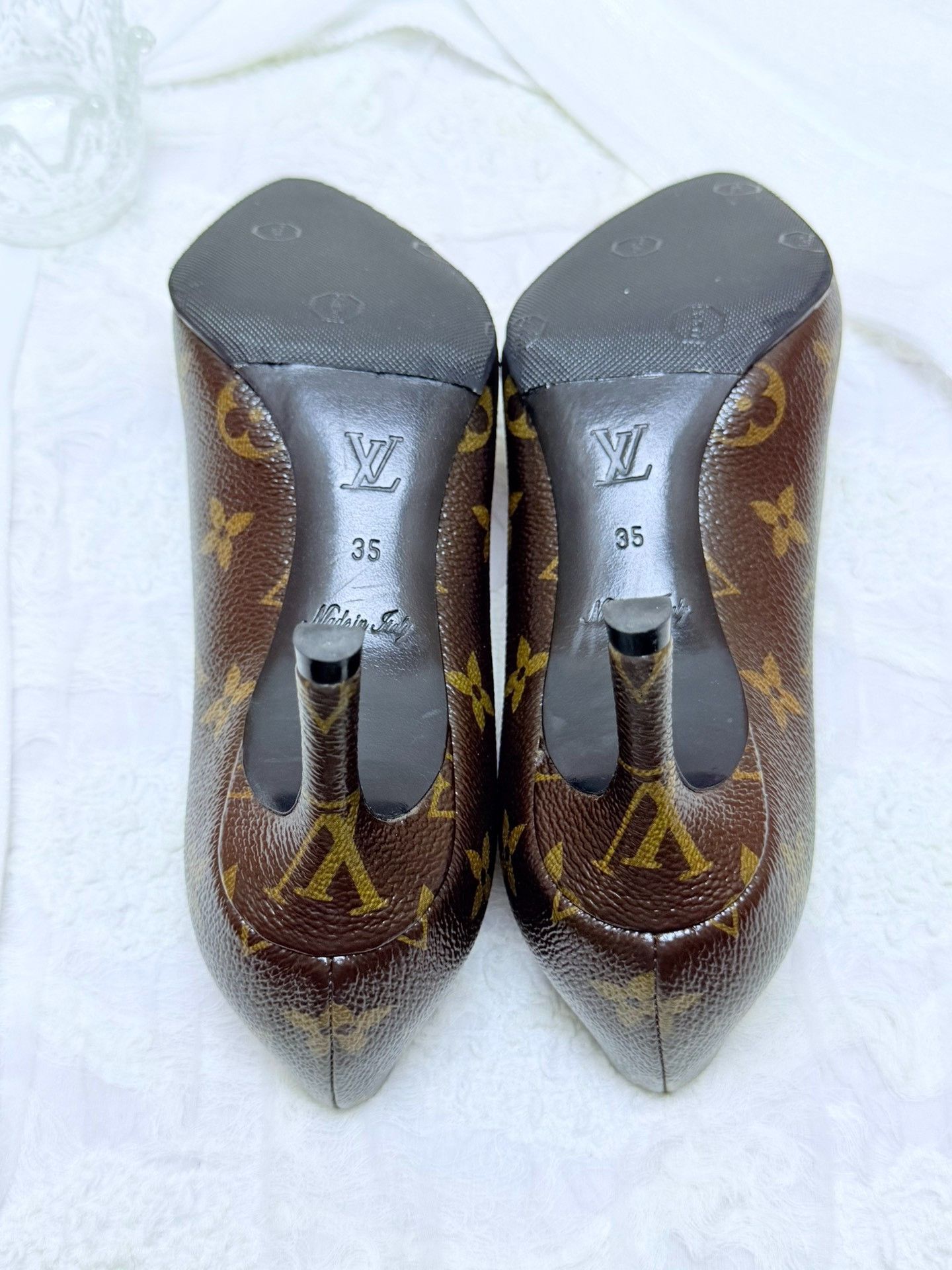 Louis Vuitton Louis Vuitton Red Lowtop Sneakers us_5 Women Size US 5 / IT 35 - 7 Thumbnail