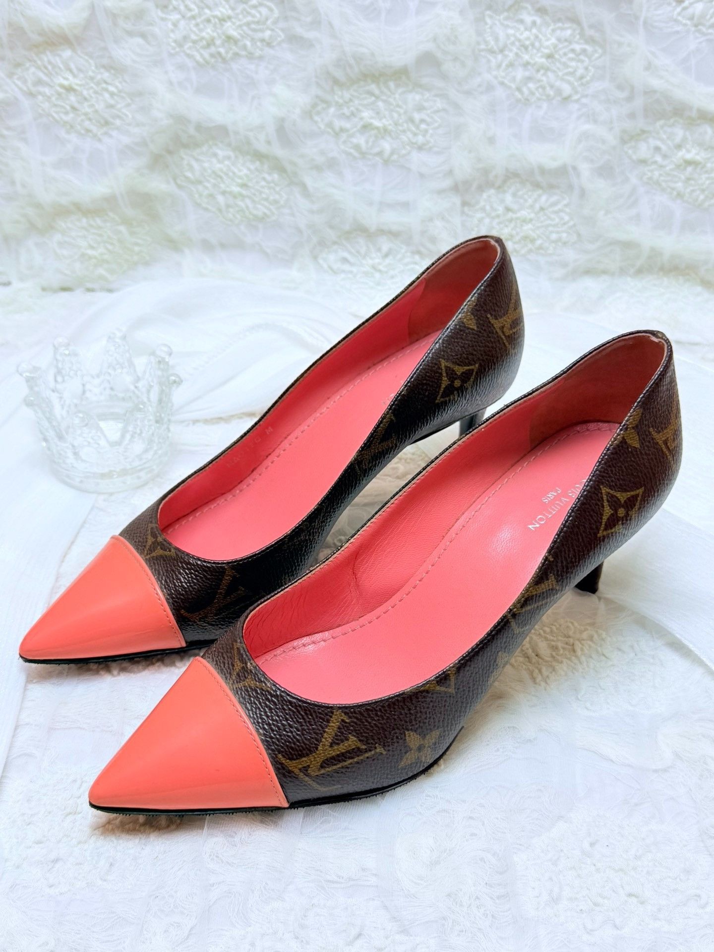 Louis Vuitton Louis Vuitton Red Lowtop Sneakers us_5 Women Size US 5 / IT 35 - 2 Thumbnail