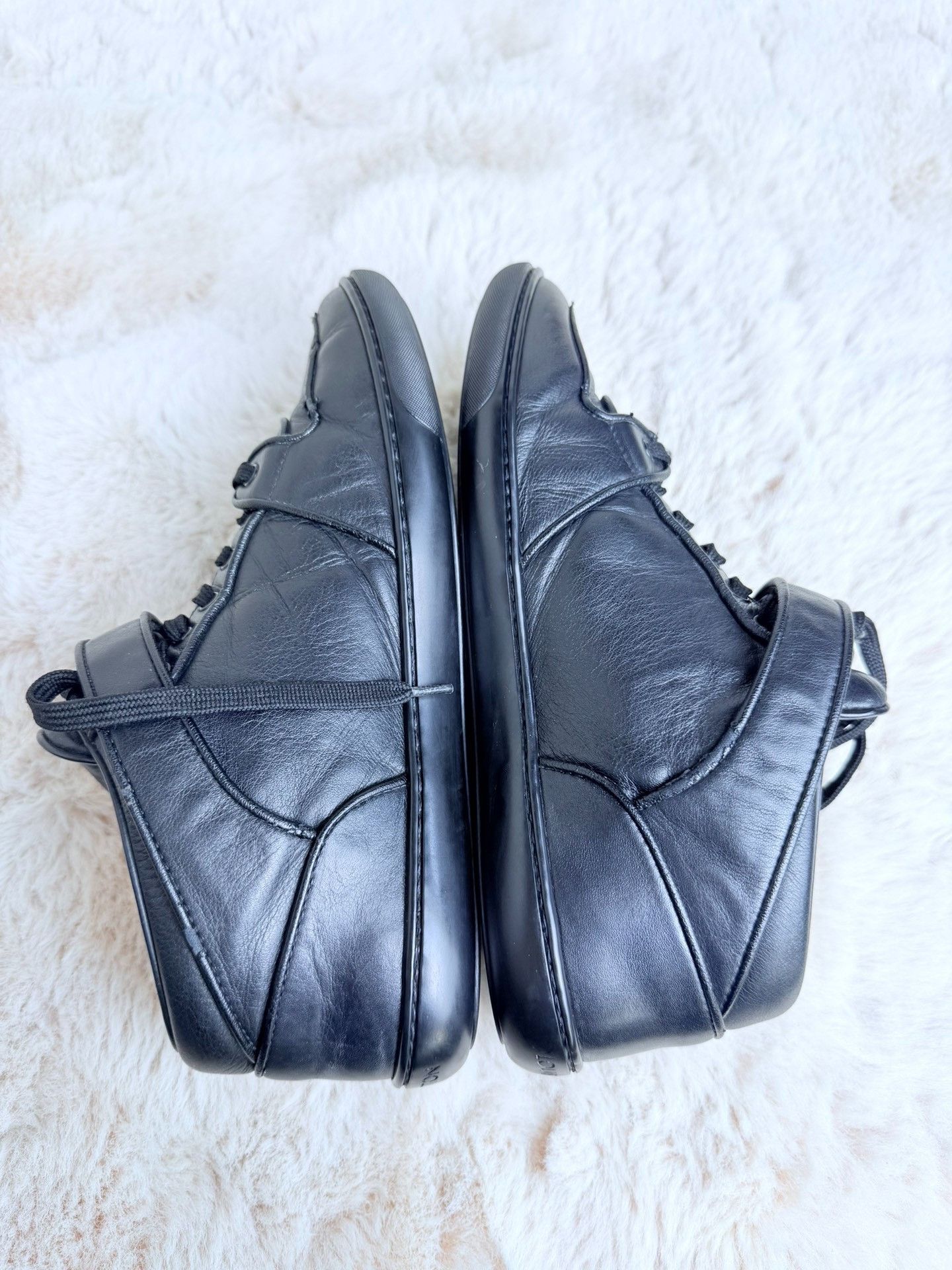 Louis Vuitton Louis Vuitton Black Hitop Sneakers us_6 Women Size US 6 / IT 36 - 5 Thumbnail