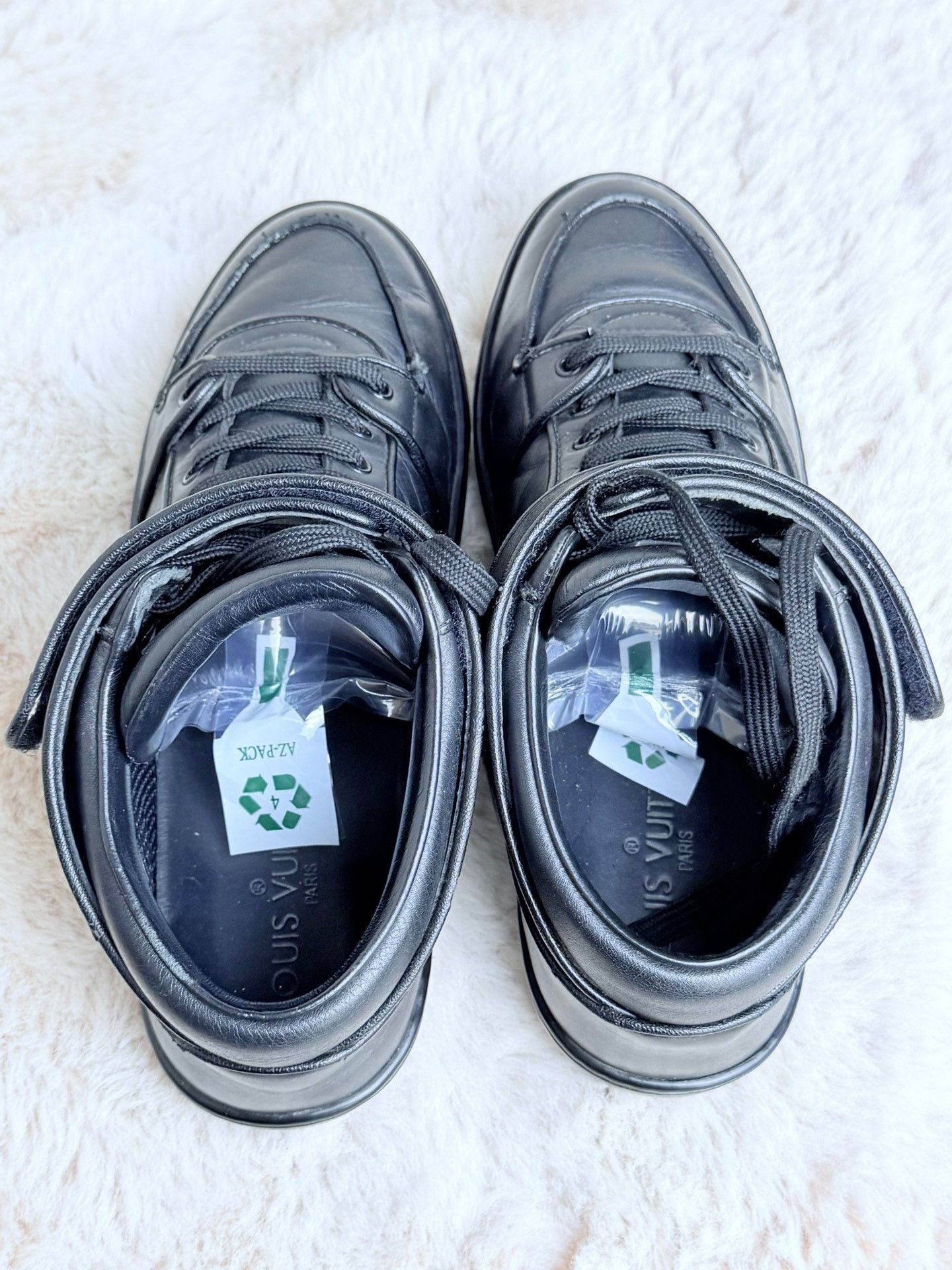 Louis Vuitton Louis Vuitton Black Hitop Sneakers us_6 Women Size US 6 / IT 36 - 4 Thumbnail
