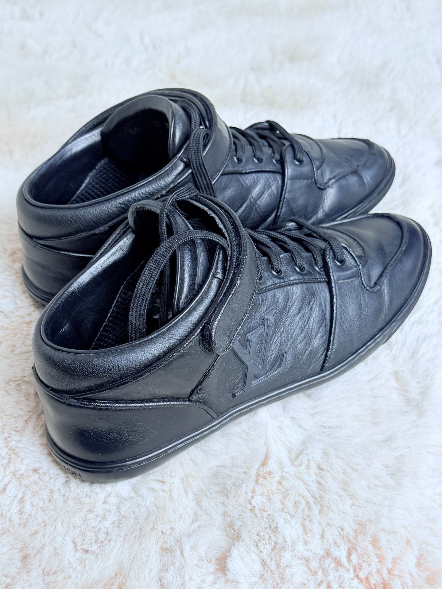 Louis Vuitton Louis Vuitton Black Hitop Sneakers us_6 Women Size US 6 / IT 36 - 2 Thumbnail