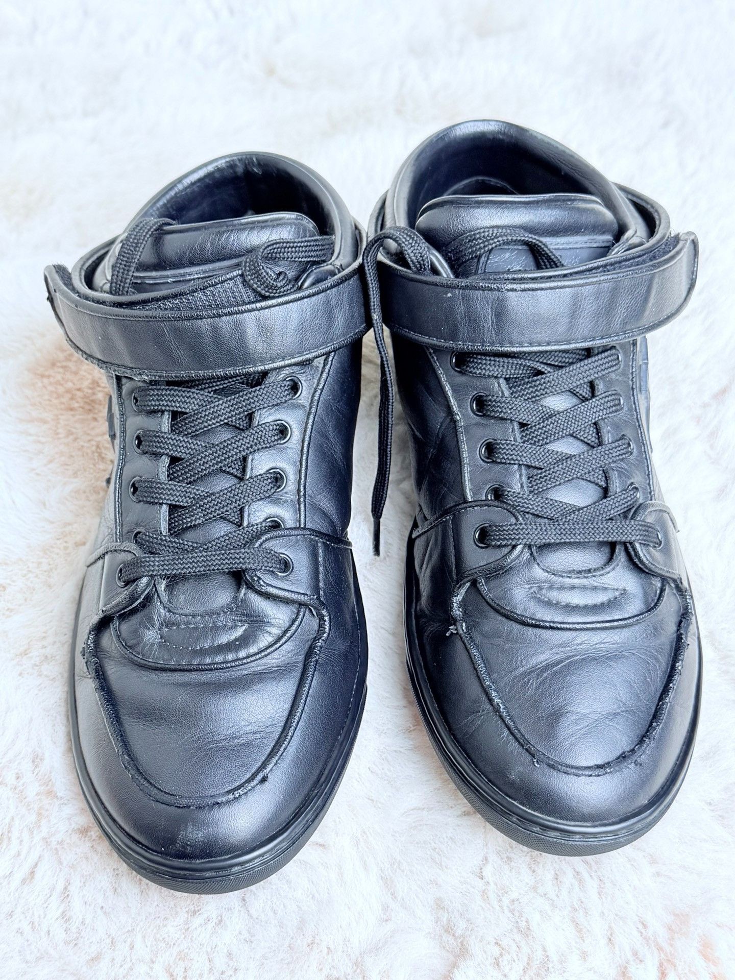 Louis Vuitton Louis Vuitton Black Hitop Sneakers us_6 Women Size US 6 / IT 36 - 3 Thumbnail