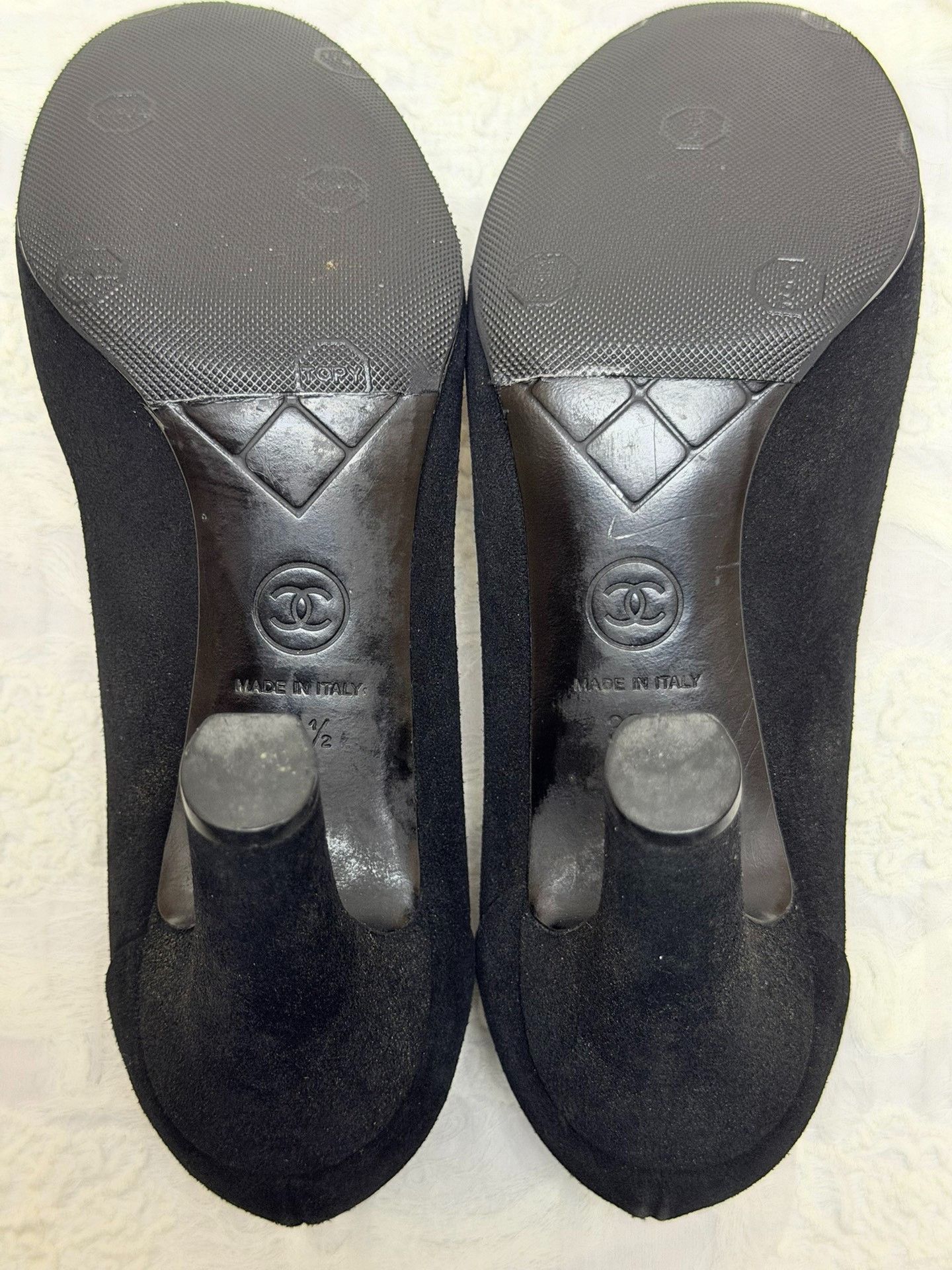 Chanel Chanel Suede Black Lowtop Sneakers us_5-5 Women Size US 5.5 / IT 35.5 - 5 Thumbnail