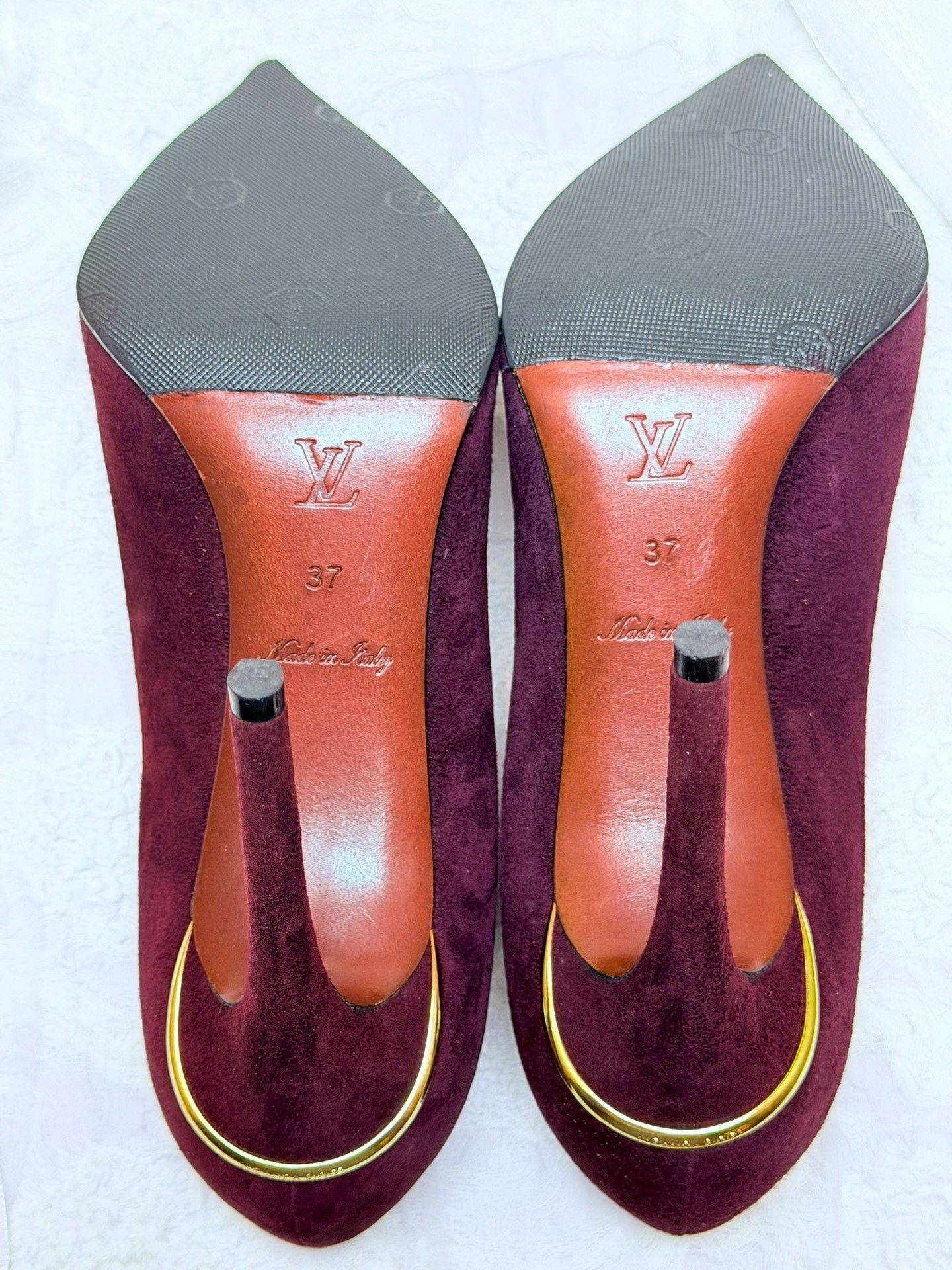 Louis Vuitton Louis Vuitton Red Lowtop Sneakers us_7 Women Size US 7 / IT 37 - 5 Thumbnail