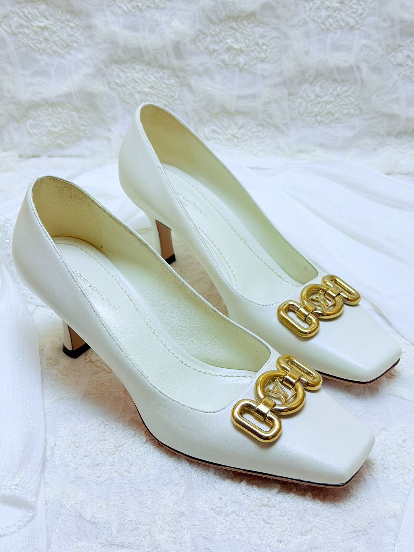 Louis Vuitton Louis Vuitton Leather White Lowtop Sneakers us_6-5 Women Size US 6.5 / IT 36.5 - 2 Thumbnail
