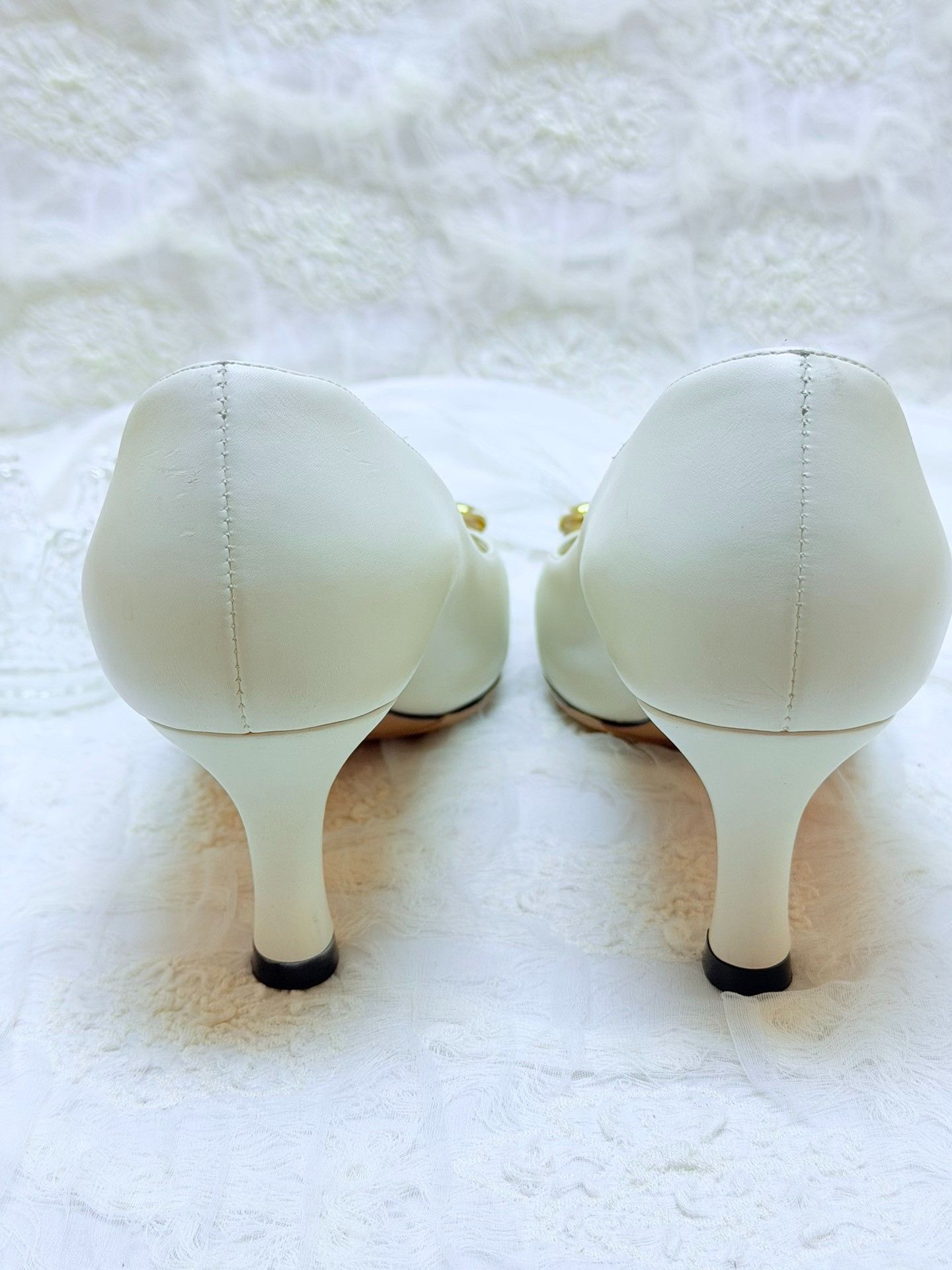 Louis Vuitton Louis Vuitton Leather White Lowtop Sneakers us_6-5 Women Size US 6.5 / IT 36.5 - 4 Thumbnail