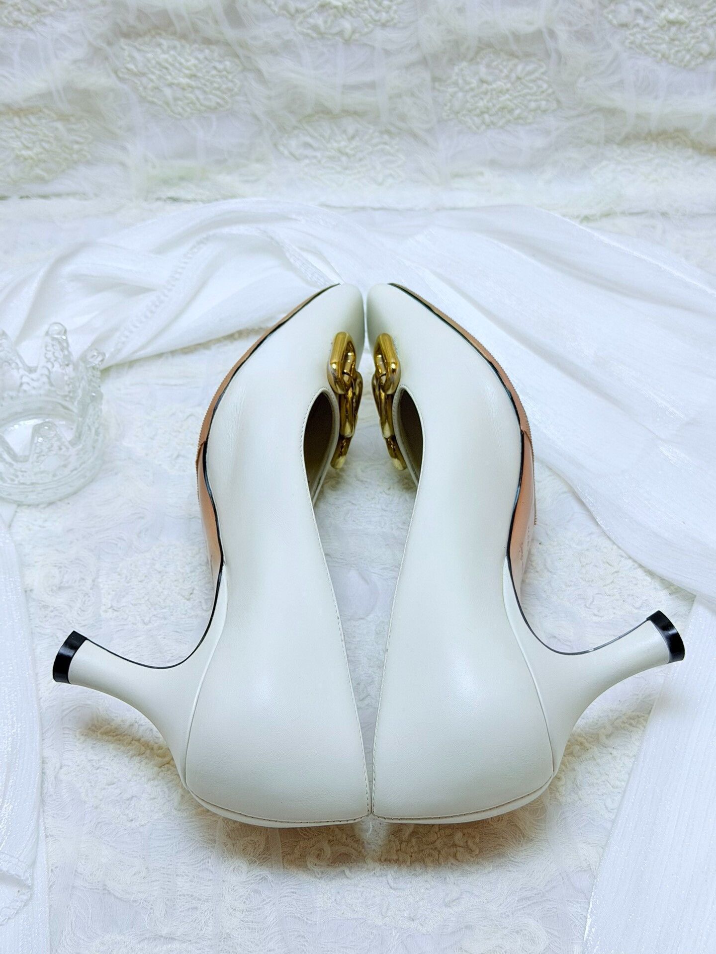 Louis Vuitton Louis Vuitton Leather White Lowtop Sneakers us_6-5 Women Size US 6.5 / IT 36.5 - 5 Thumbnail