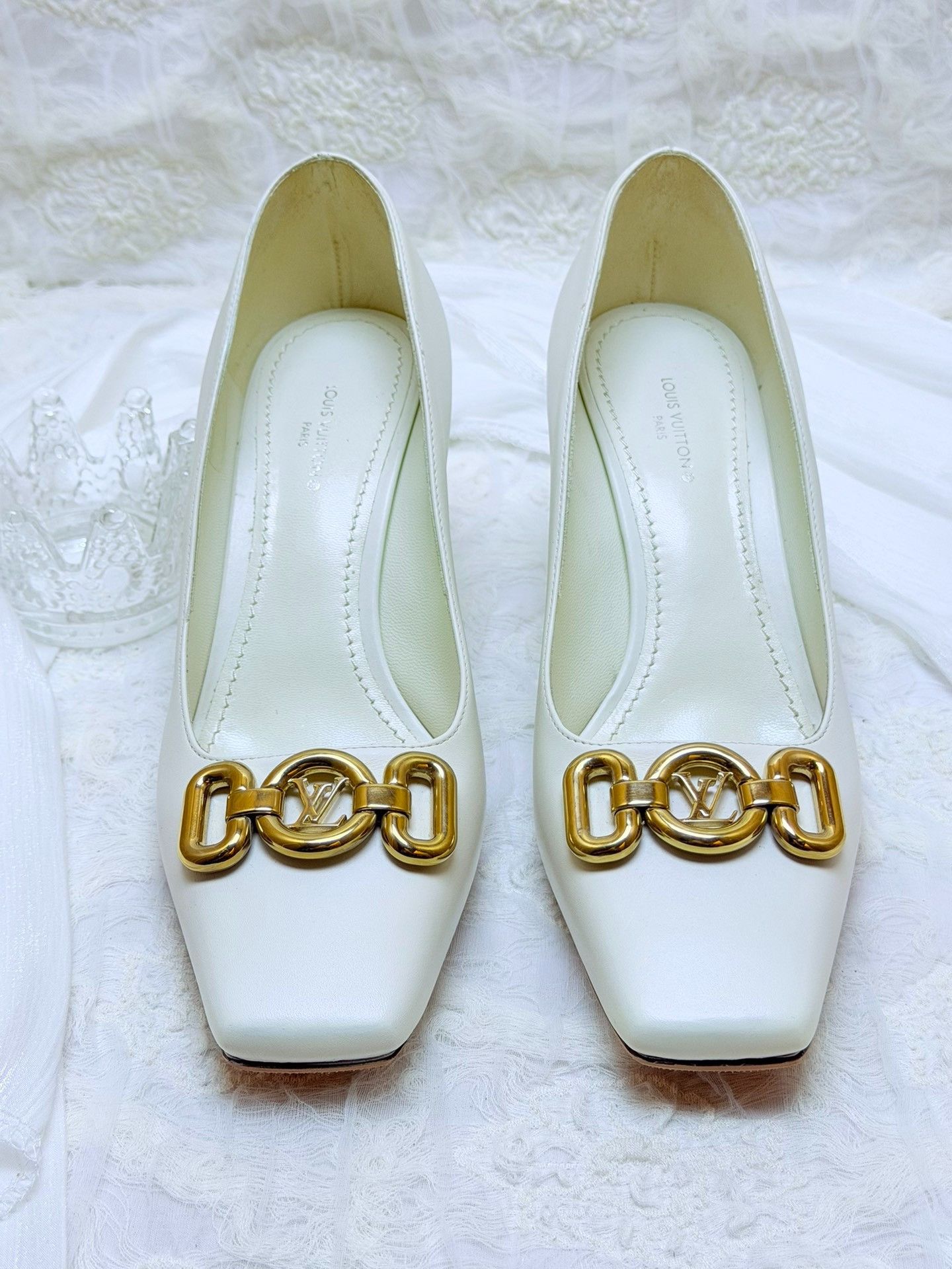 Louis Vuitton Louis Vuitton Leather White Lowtop Sneakers us_6-5 Women Size US 6.5 / IT 36.5 - 3 Thumbnail