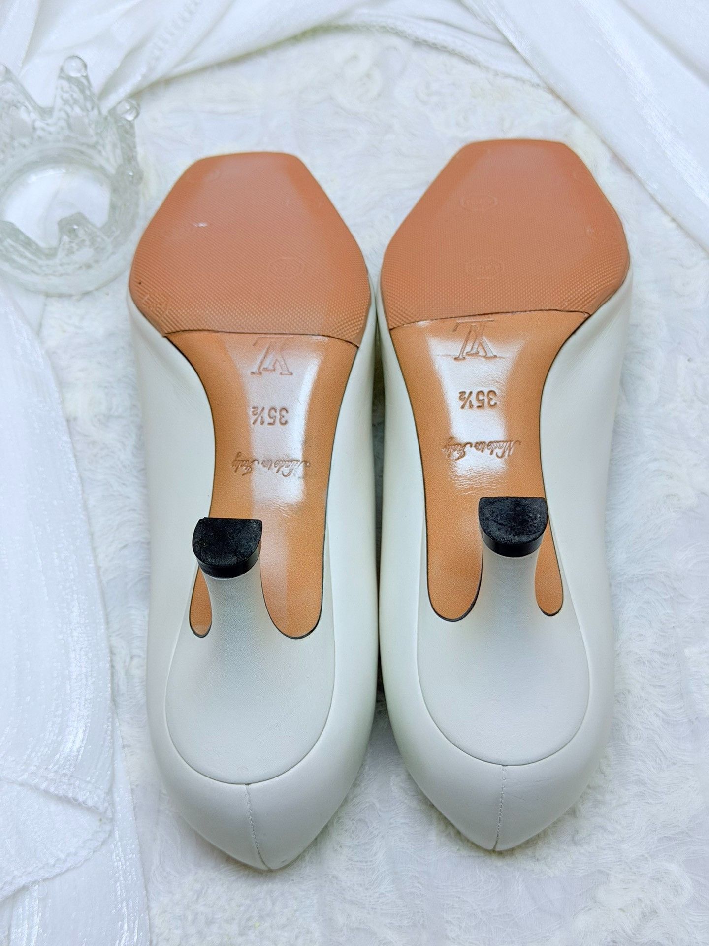 Louis Vuitton Louis Vuitton Leather White Lowtop Sneakers us_6-5 Women Size US 6.5 / IT 36.5 - 6 Thumbnail