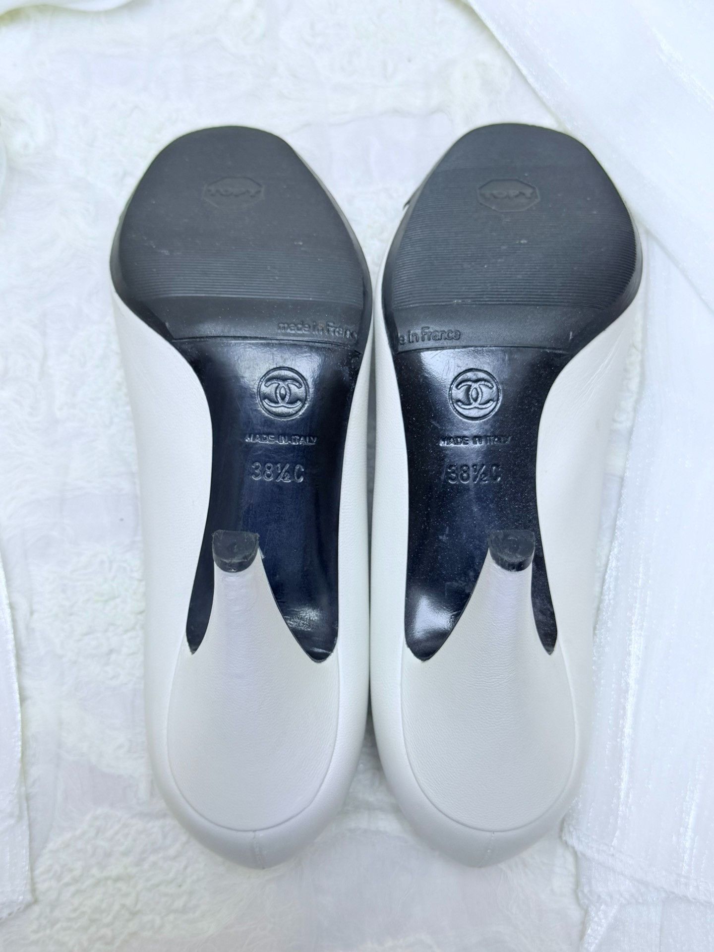 Chanel Chanel Black Lowtop Sneakers us_8-5 Women Size US 8.5 / IT 38.5 - 5 Thumbnail