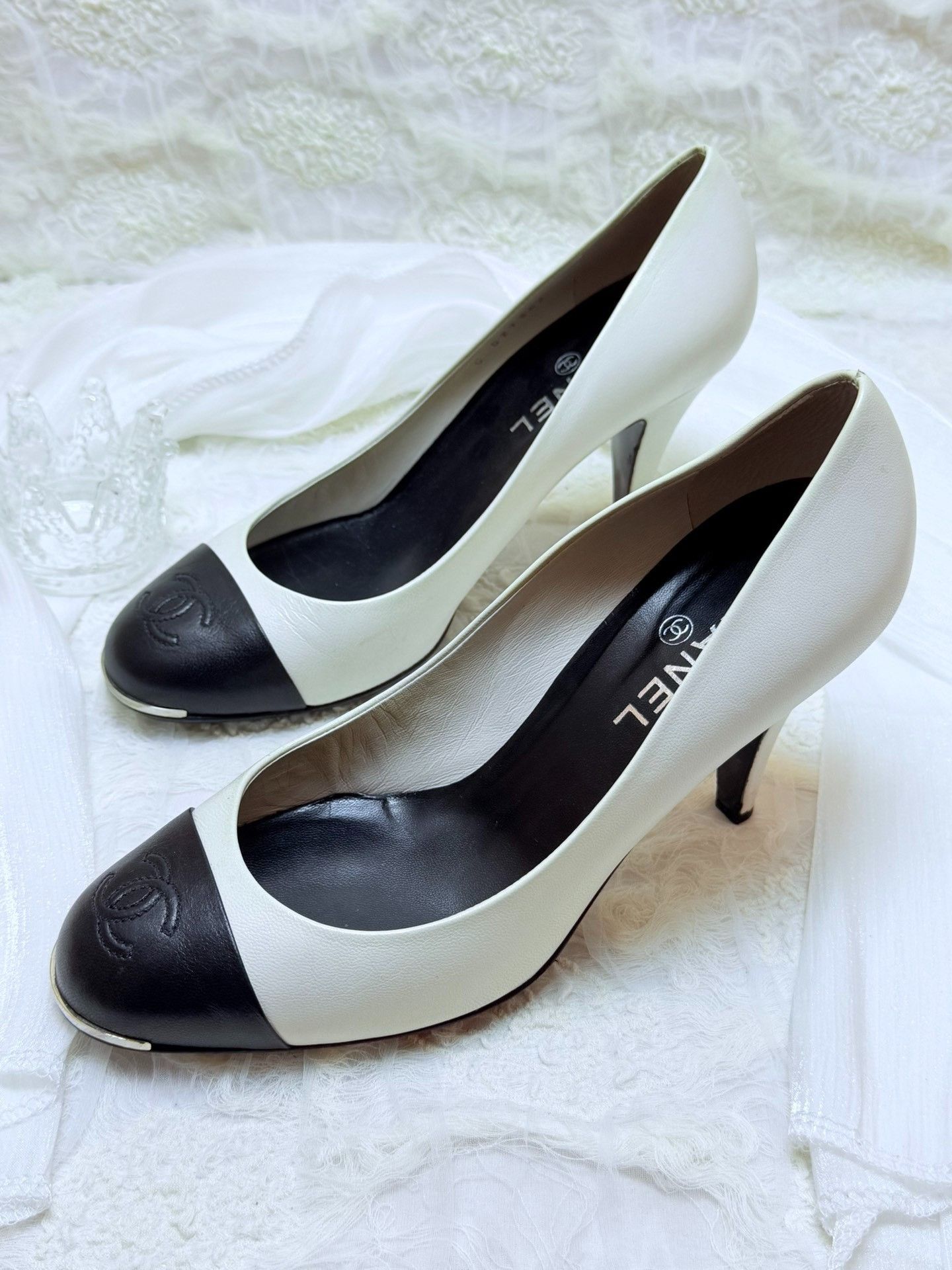 Chanel Chanel Black Lowtop Sneakers us_8-5 Women Size US 8.5 / IT 38.5 - 2 Thumbnail