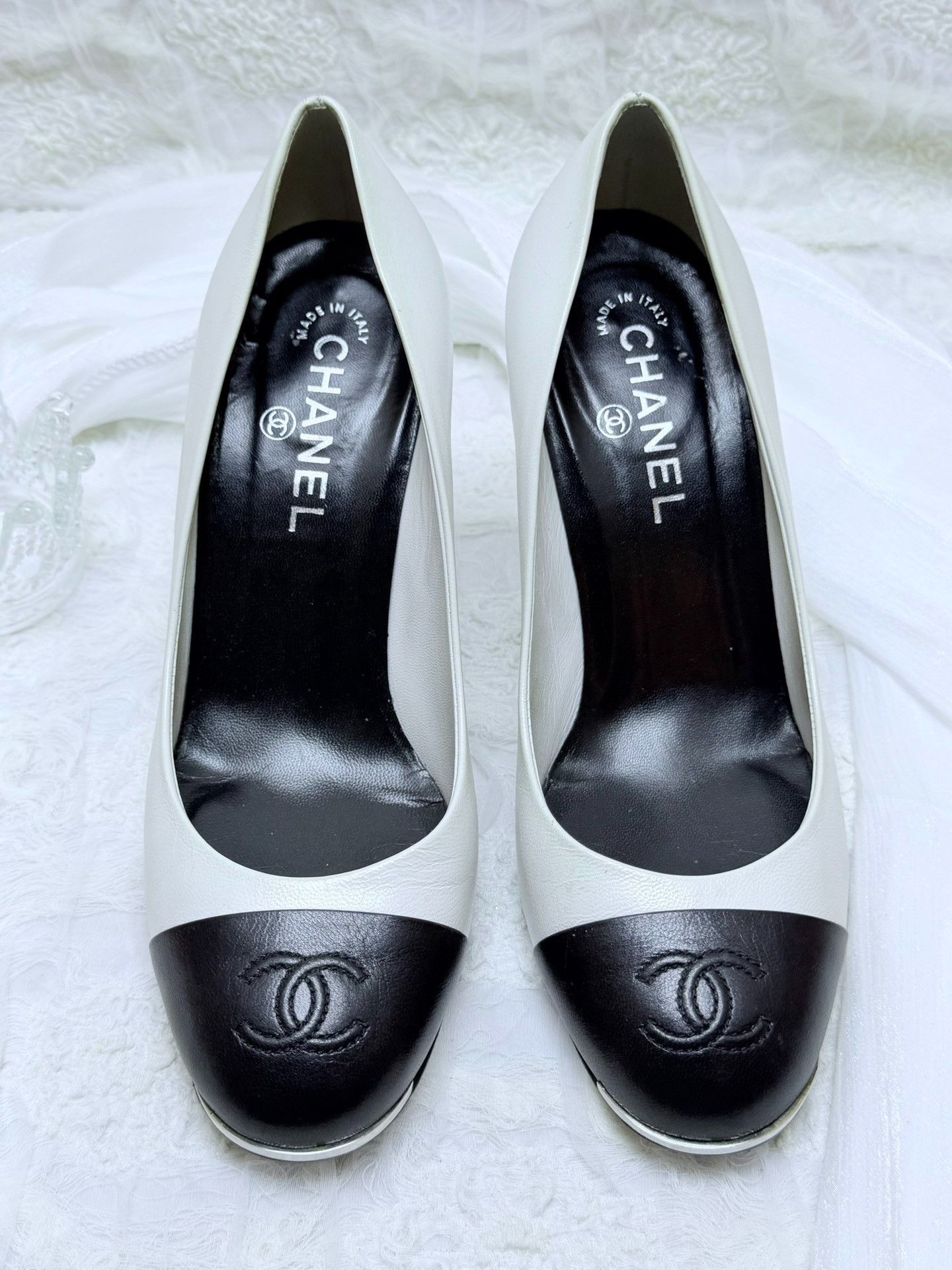 Chanel Chanel Black Lowtop Sneakers us_8-5 Women Size US 8.5 / IT 38.5 - 3 Thumbnail