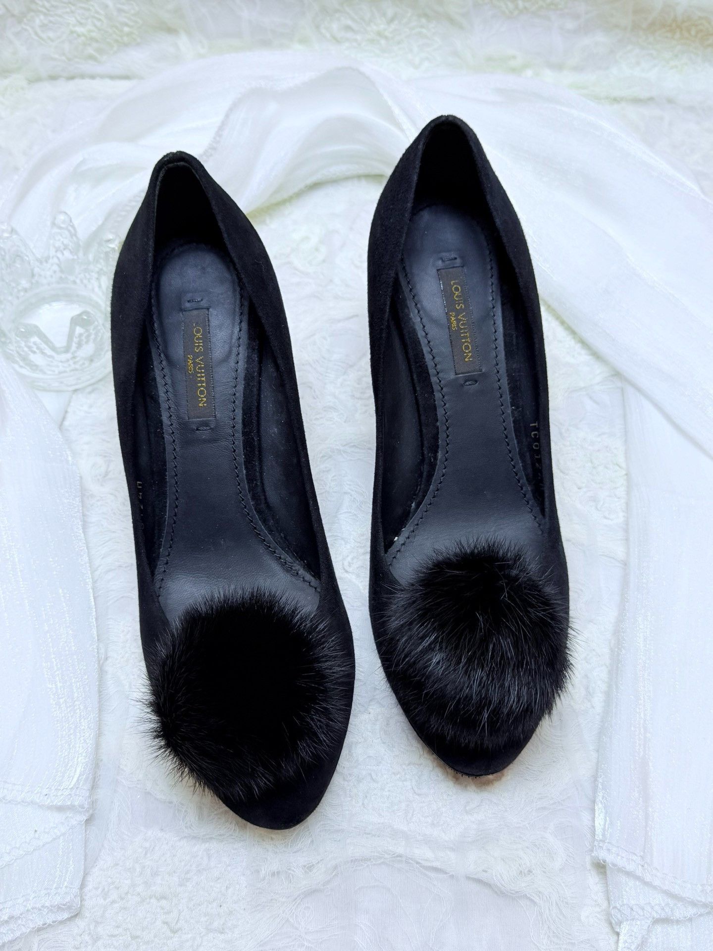 Louis Vuitton Louis Vuitton Suede Lowtop Sneakers us_5-5 Women Size US 5.5 / IT 35.5 - 3 Thumbnail