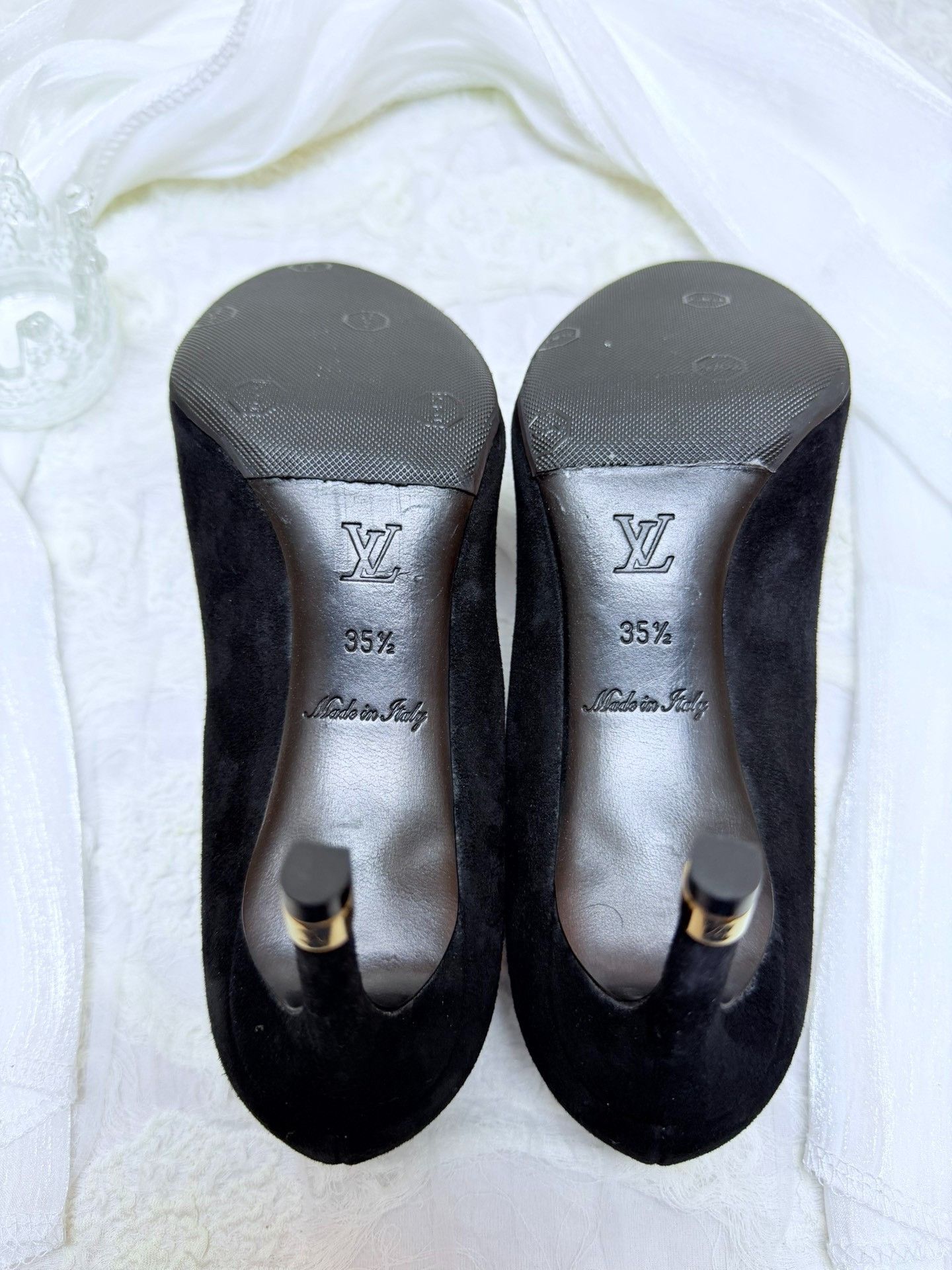Louis Vuitton Louis Vuitton Suede Lowtop Sneakers us_5-5 Women Size US 5.5 / IT 35.5 - 5 Thumbnail