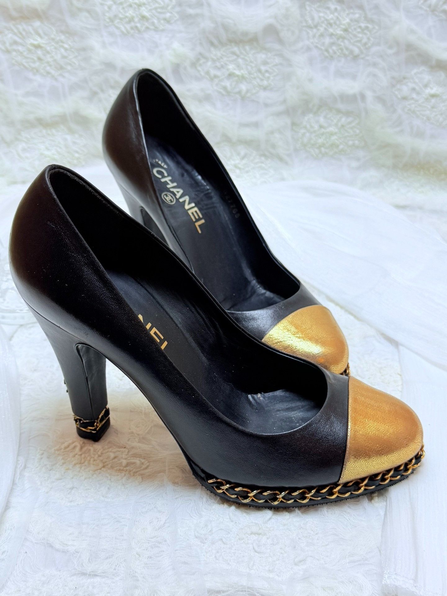 Chanel Chanel Black Lowtop Sneakers us_7 Women Size US 7 / IT 37 - 4 Thumbnail