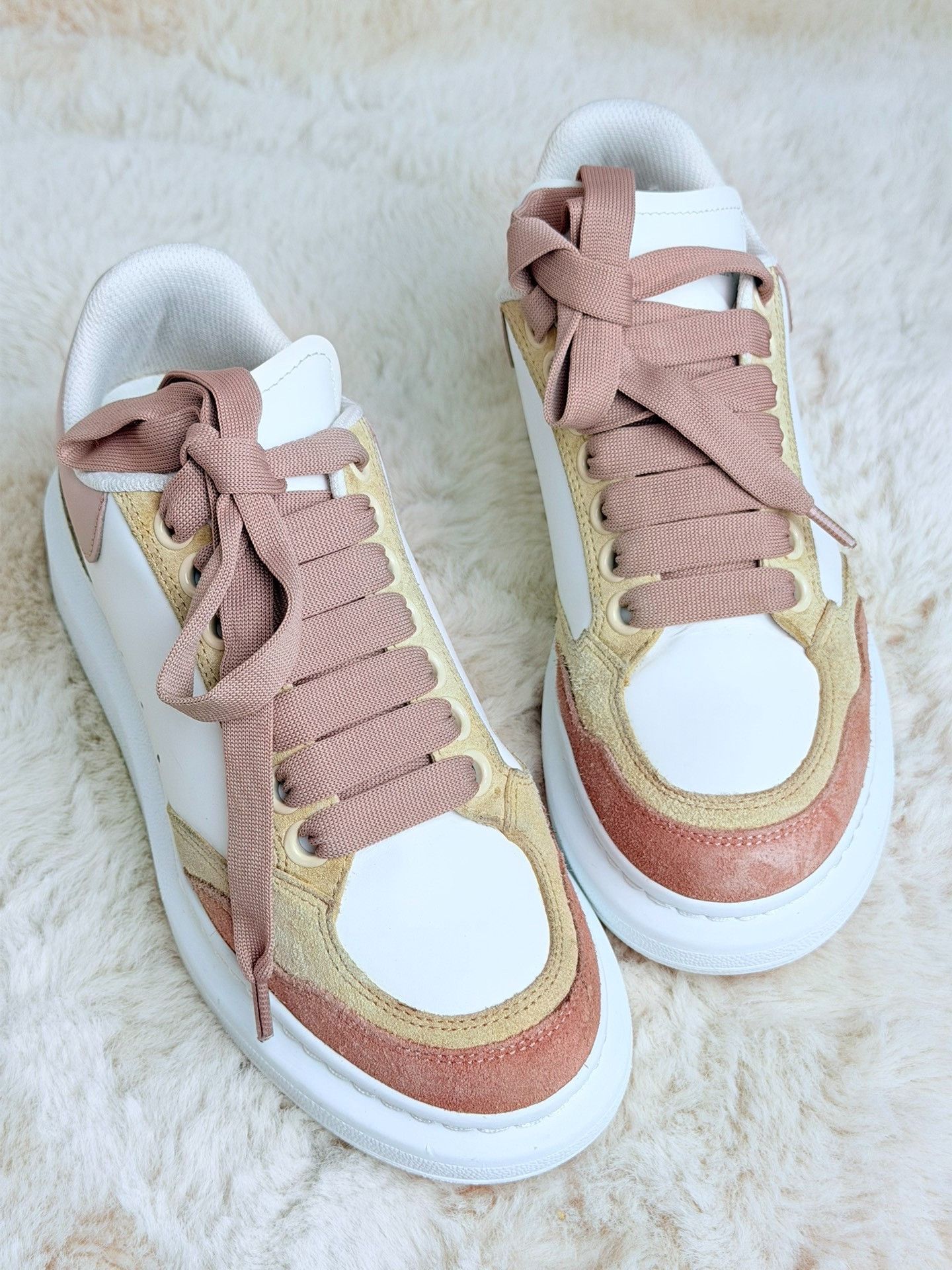 Alexander McQueen Alexander McQueen Suede Multi Lowtop Sneakers us_6 Women Size US 6 / IT 36 - 2 Thumbnail
