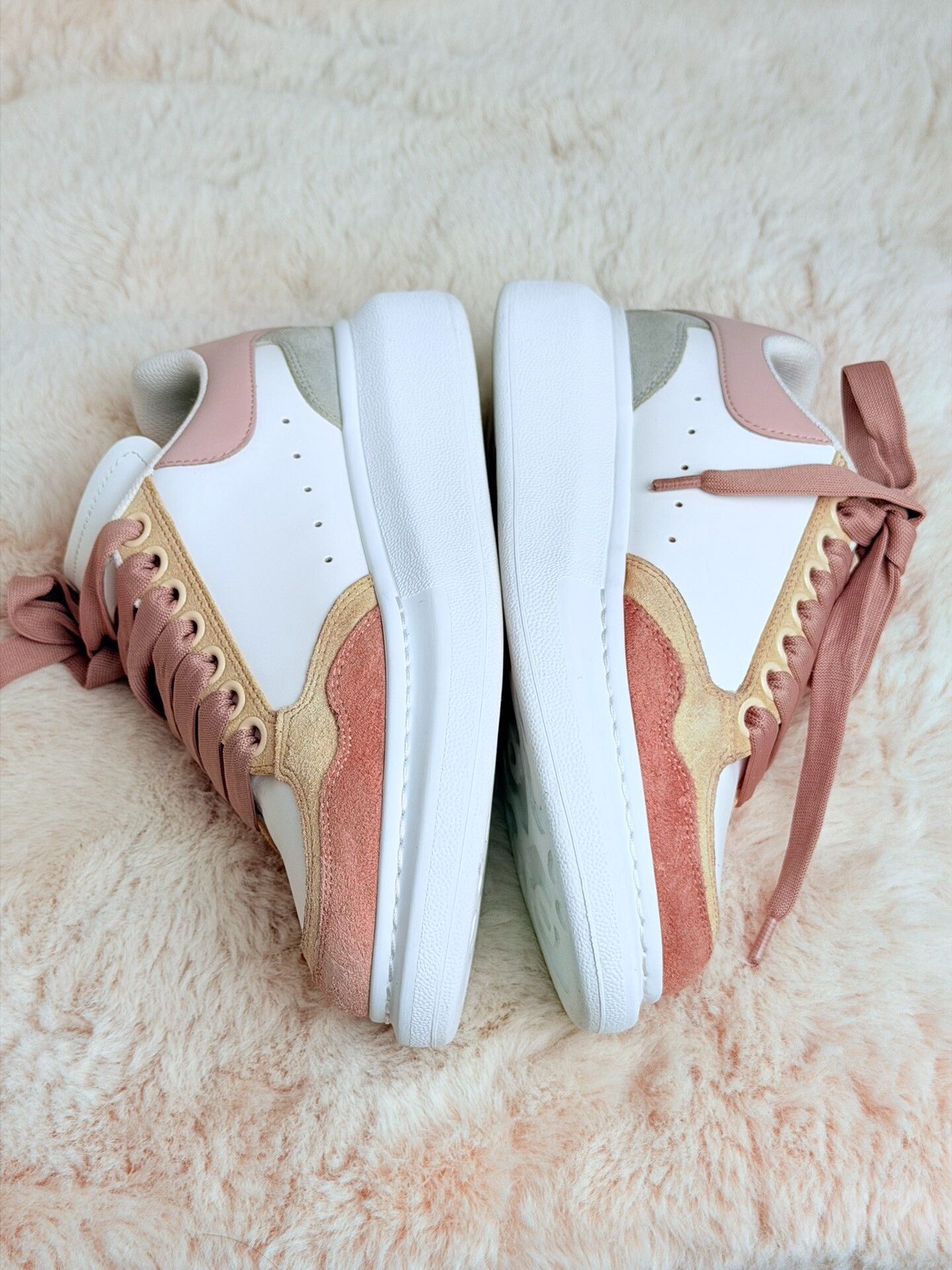 Alexander McQueen Alexander McQueen Suede Multi Lowtop Sneakers us_6 Women Size US 6 / IT 36 - 6 Thumbnail