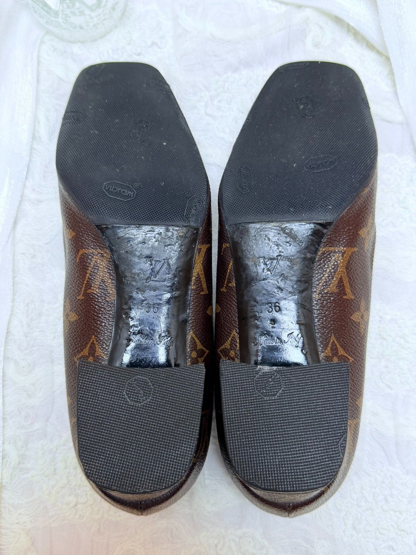 Louis Vuitton Louis Vuitton Gold Lowtop Sneakers us_6 Women Size US 6 / IT 36 - 7 Thumbnail