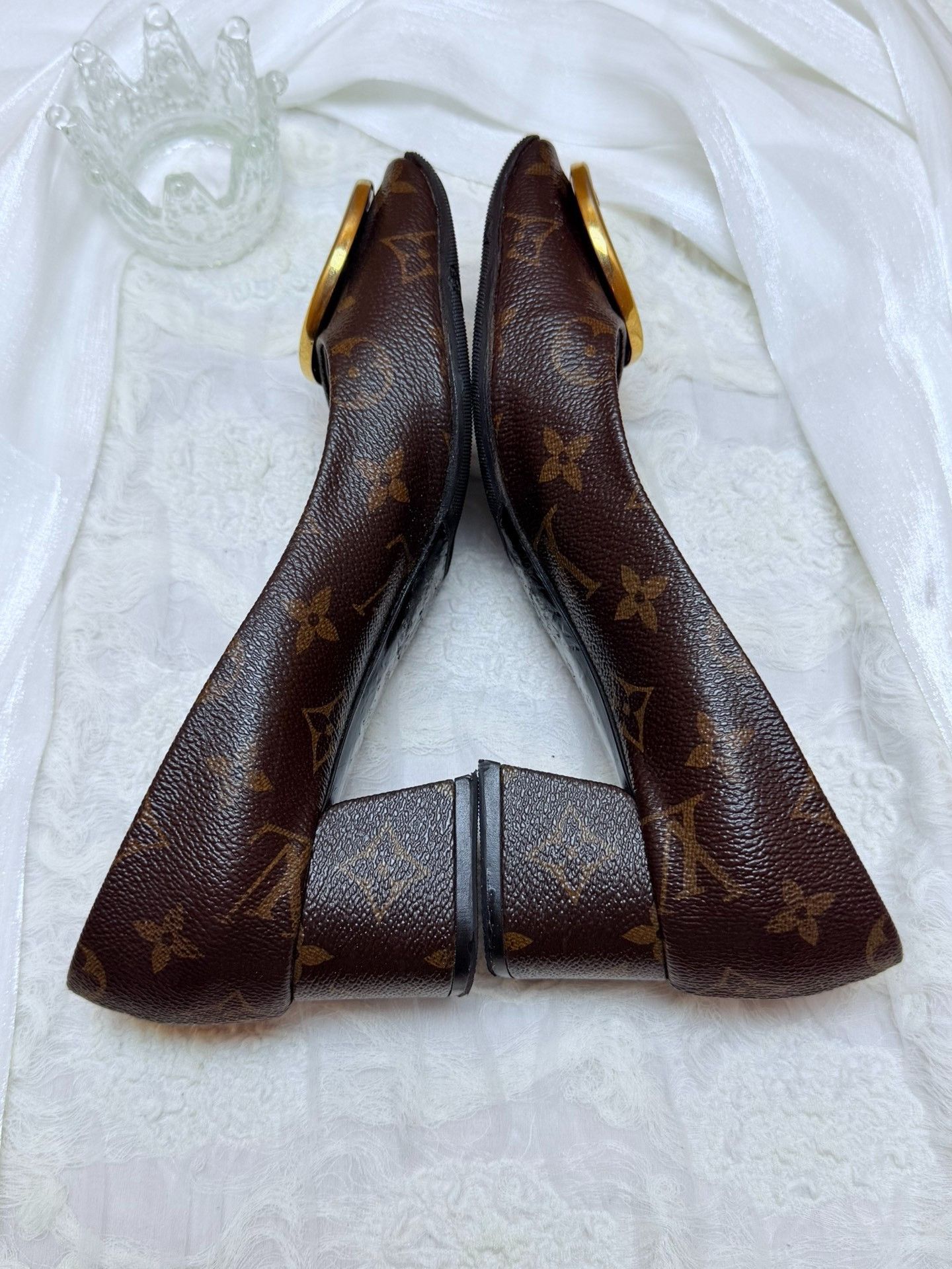 Louis Vuitton Louis Vuitton Gold Lowtop Sneakers us_6 Women Size US 6 / IT 36 - 5 Thumbnail