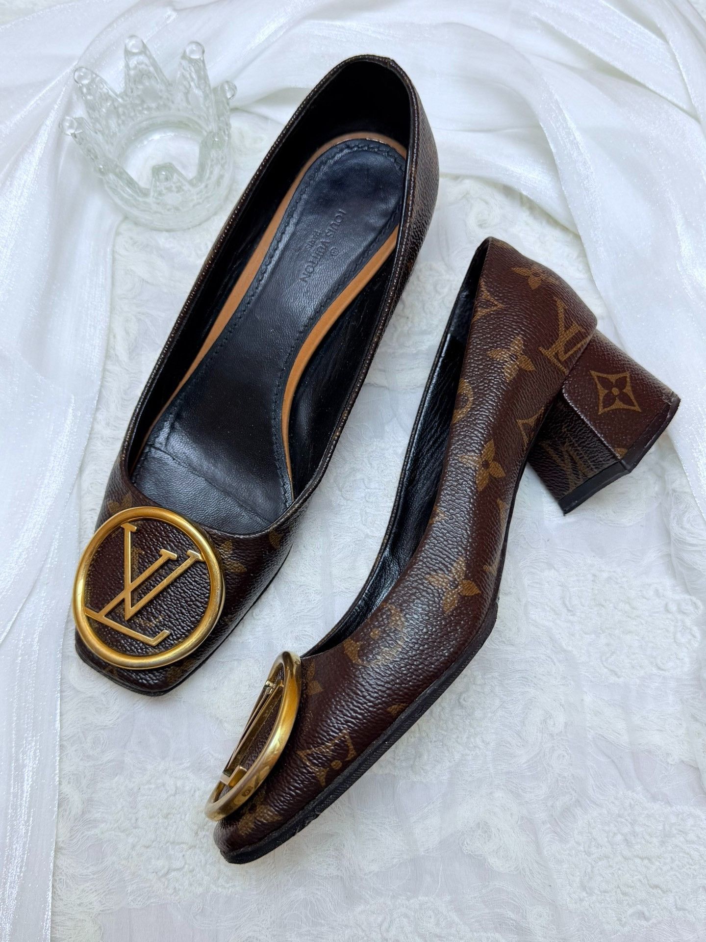 Louis Vuitton Louis Vuitton Gold Lowtop Sneakers us_6 Women Size US 6 / IT 36 - 3 Thumbnail