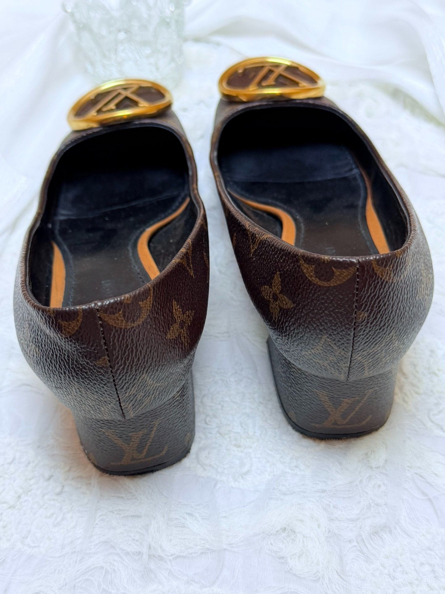 Louis Vuitton Louis Vuitton Gold Lowtop Sneakers us_6 Women Size US 6 / IT 36 - 6 Thumbnail