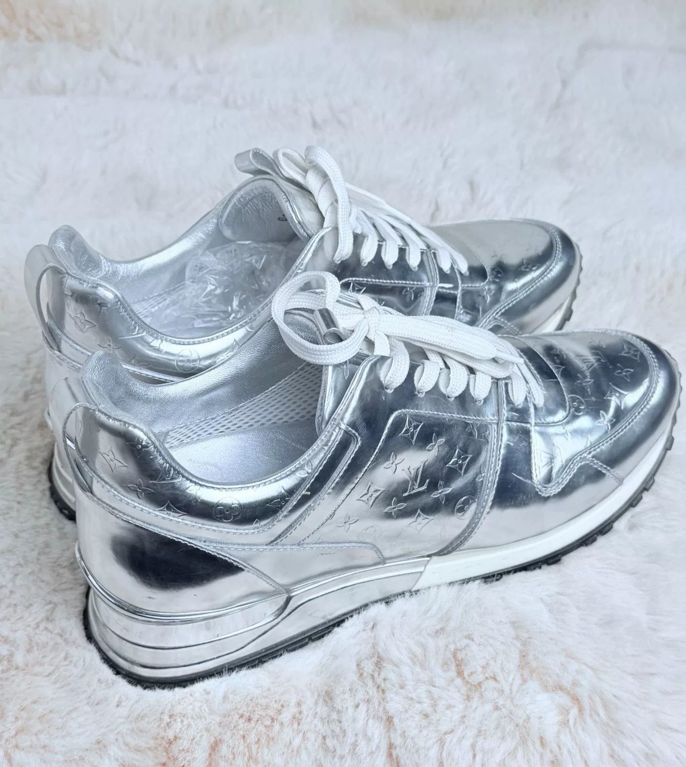 Louis Vuitton Louis Vuitton Limited Silver Lowtop Sneakers us_7-5 Women Size US 7.5 / IT 37.5 - 2 Thumbnail