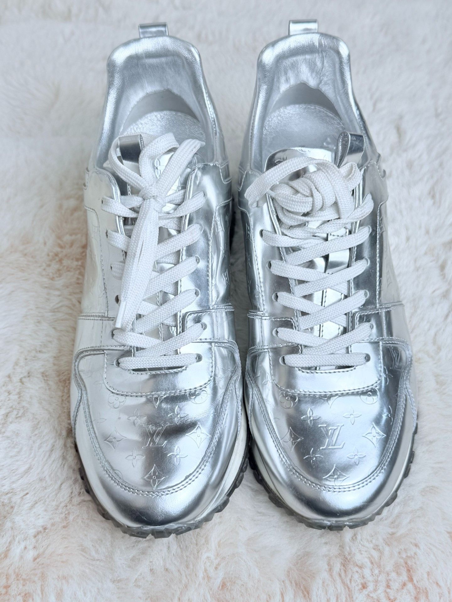 Louis Vuitton Louis Vuitton Limited Silver Lowtop Sneakers us_7-5 Women Size US 7.5 / IT 37.5 - 3 Thumbnail