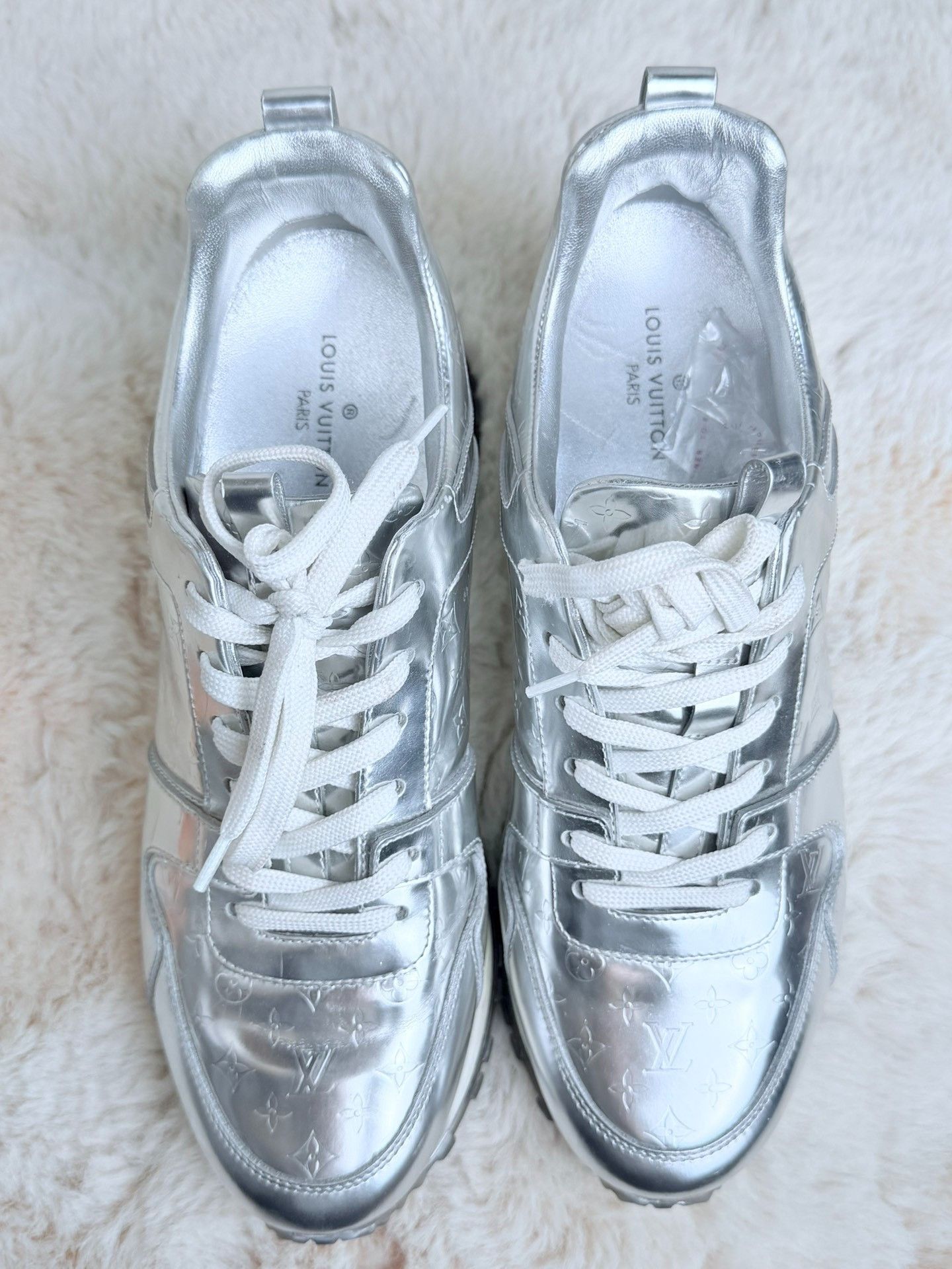 Louis Vuitton Louis Vuitton Limited Silver Lowtop Sneakers us_7-5 Women Size US 7.5 / IT 37.5 - 5 Thumbnail