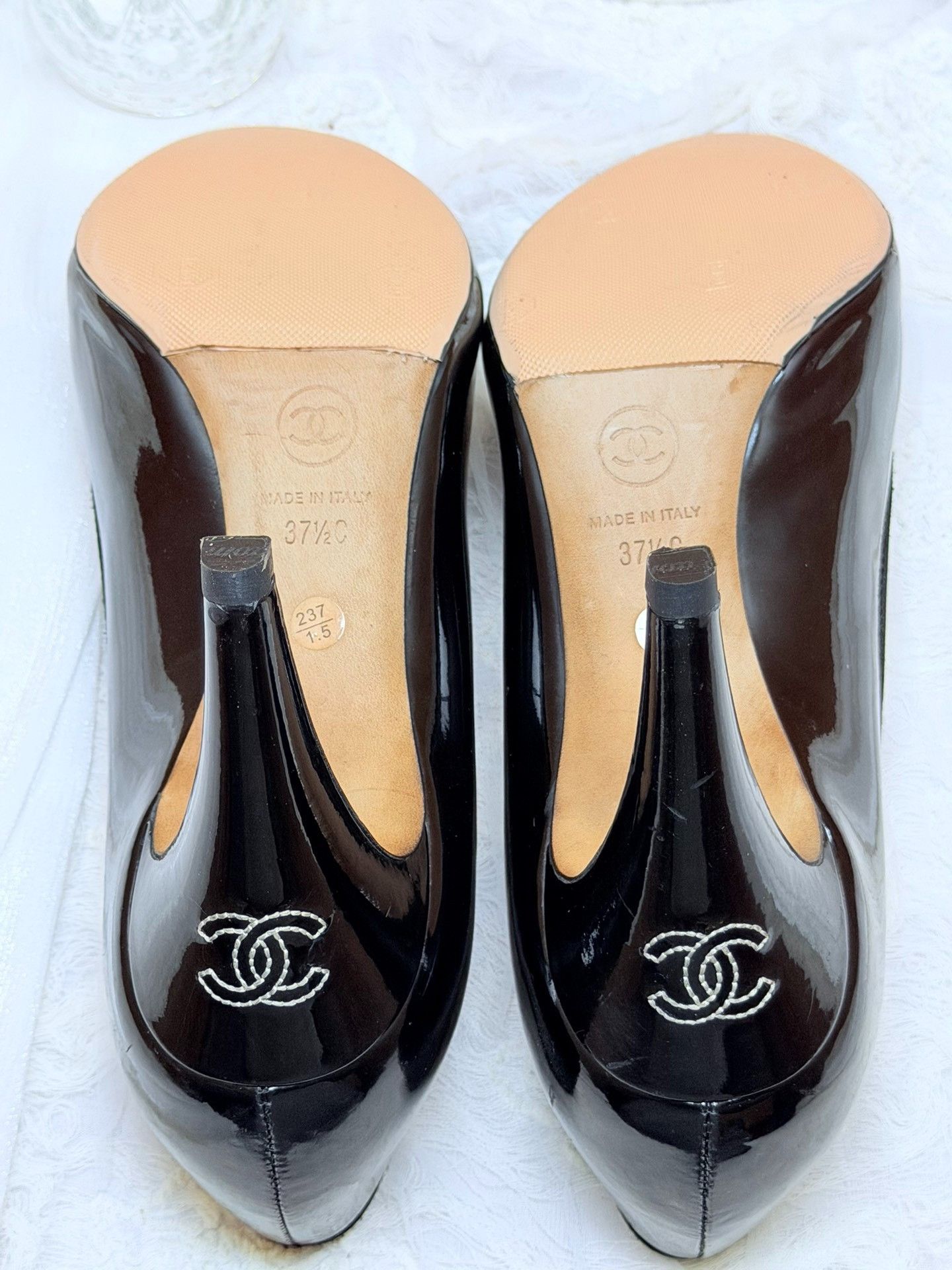 Chanel Chanel Retro Black Lowtop Sneakers us_7-5 Women Size US 7.5 / IT 37.5 - 7 Thumbnail