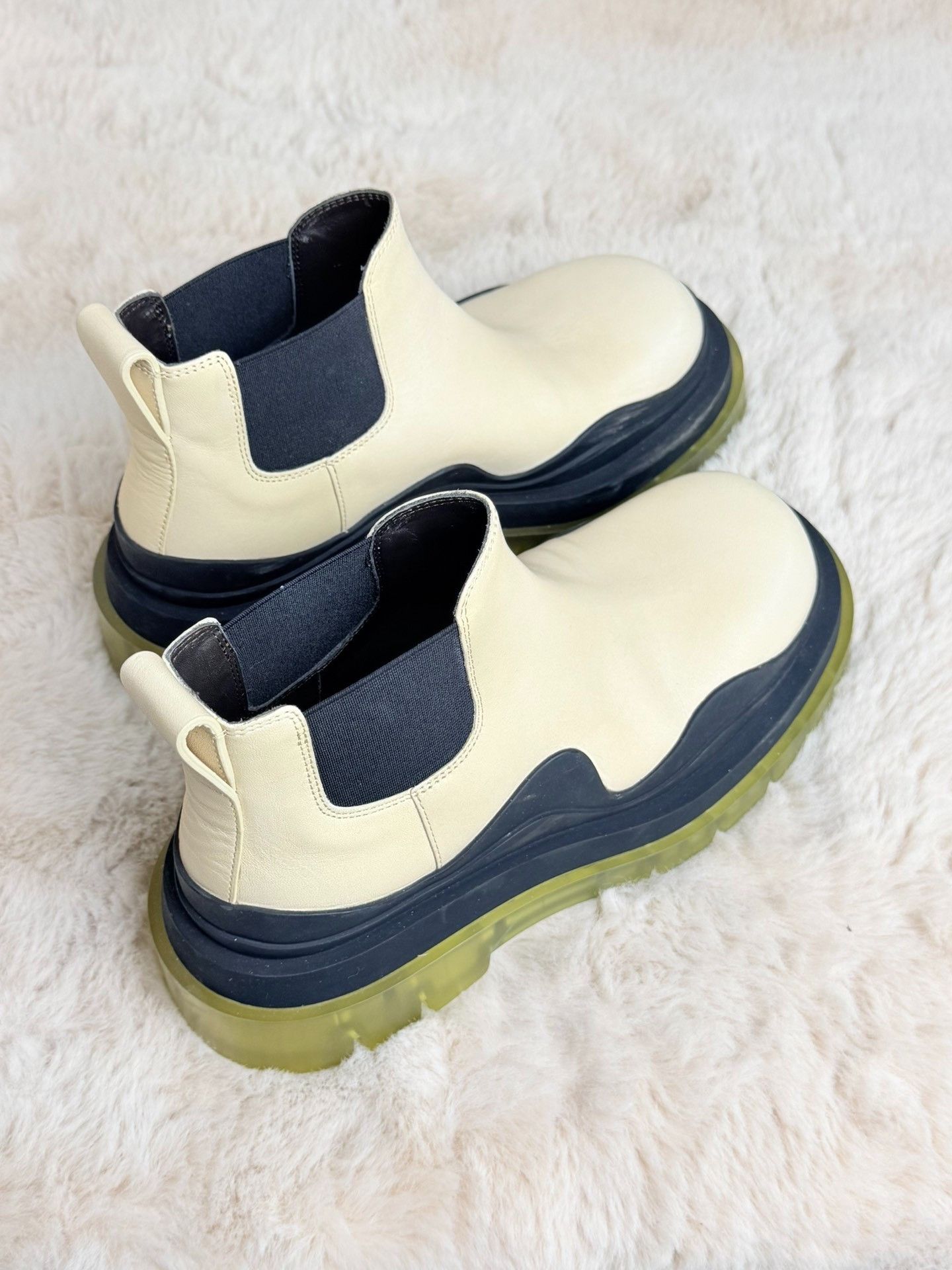 Bottega Veneta Bottega Veneta White Boots us_6 Women Size US 6 / IT 36 - 2 Thumbnail
