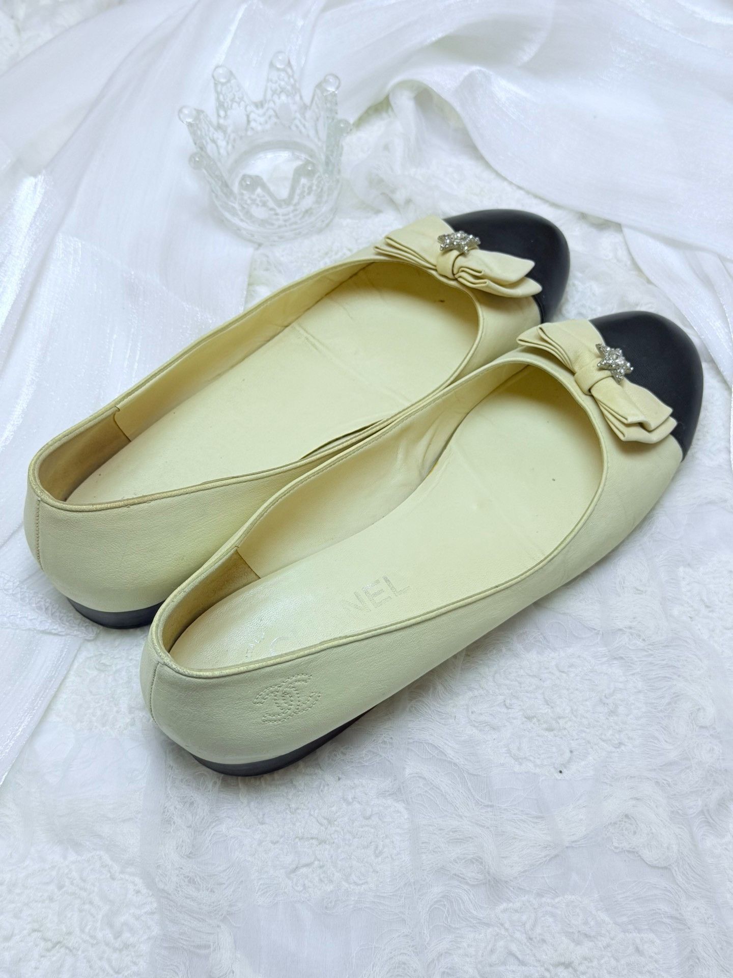 Chanel Chanel Beige Lowtop Sneakers us_8 Women Size US 8 / IT 38 - 2 Thumbnail