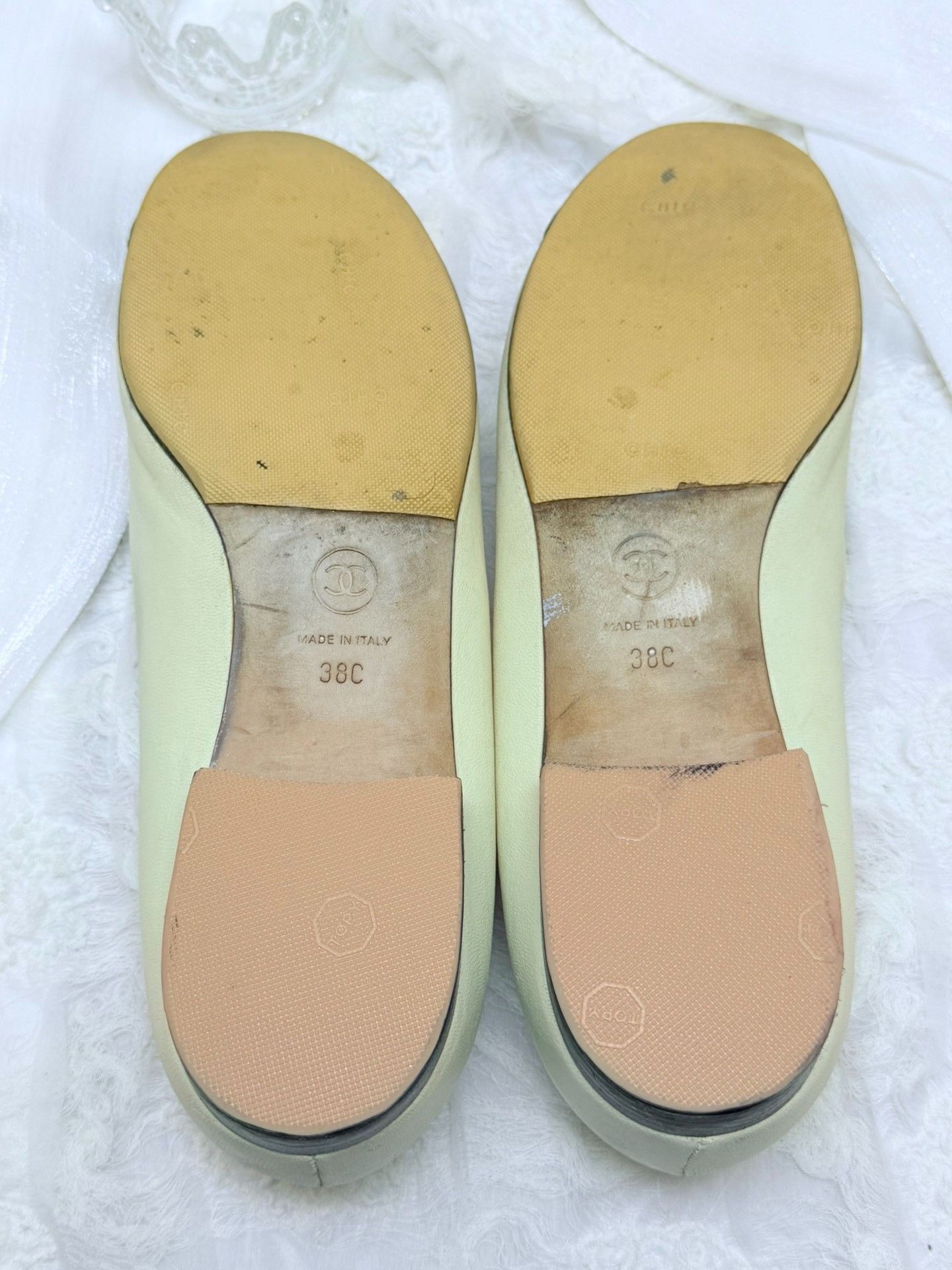 Chanel Chanel Beige Lowtop Sneakers us_8 Women Size US 8 / IT 38 - 5 Thumbnail