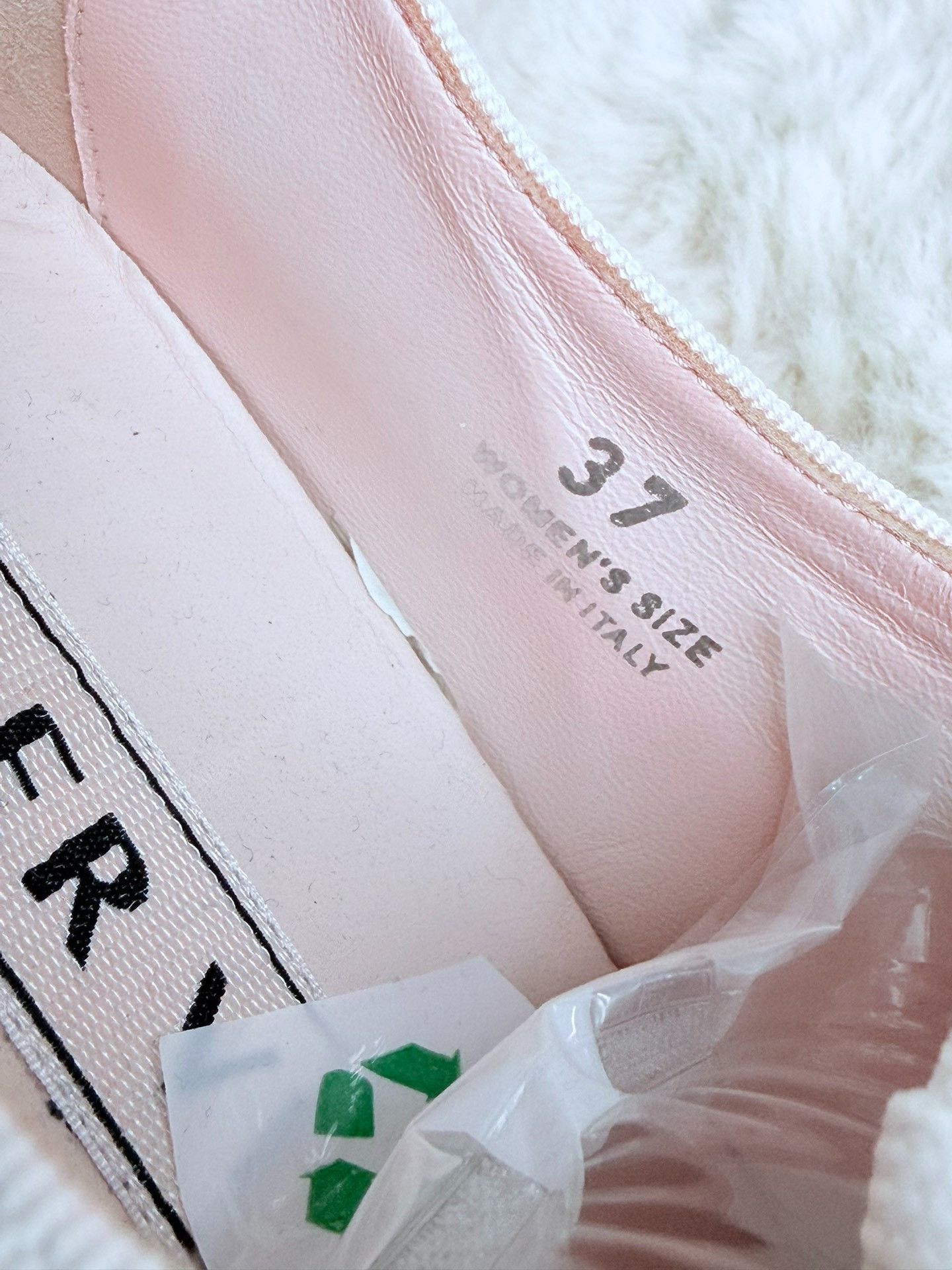 Roger Vivier Roger Vivier Retro White Lowtop Sneakers us_7 Women Size US 7 / IT 37 - 7 Thumbnail