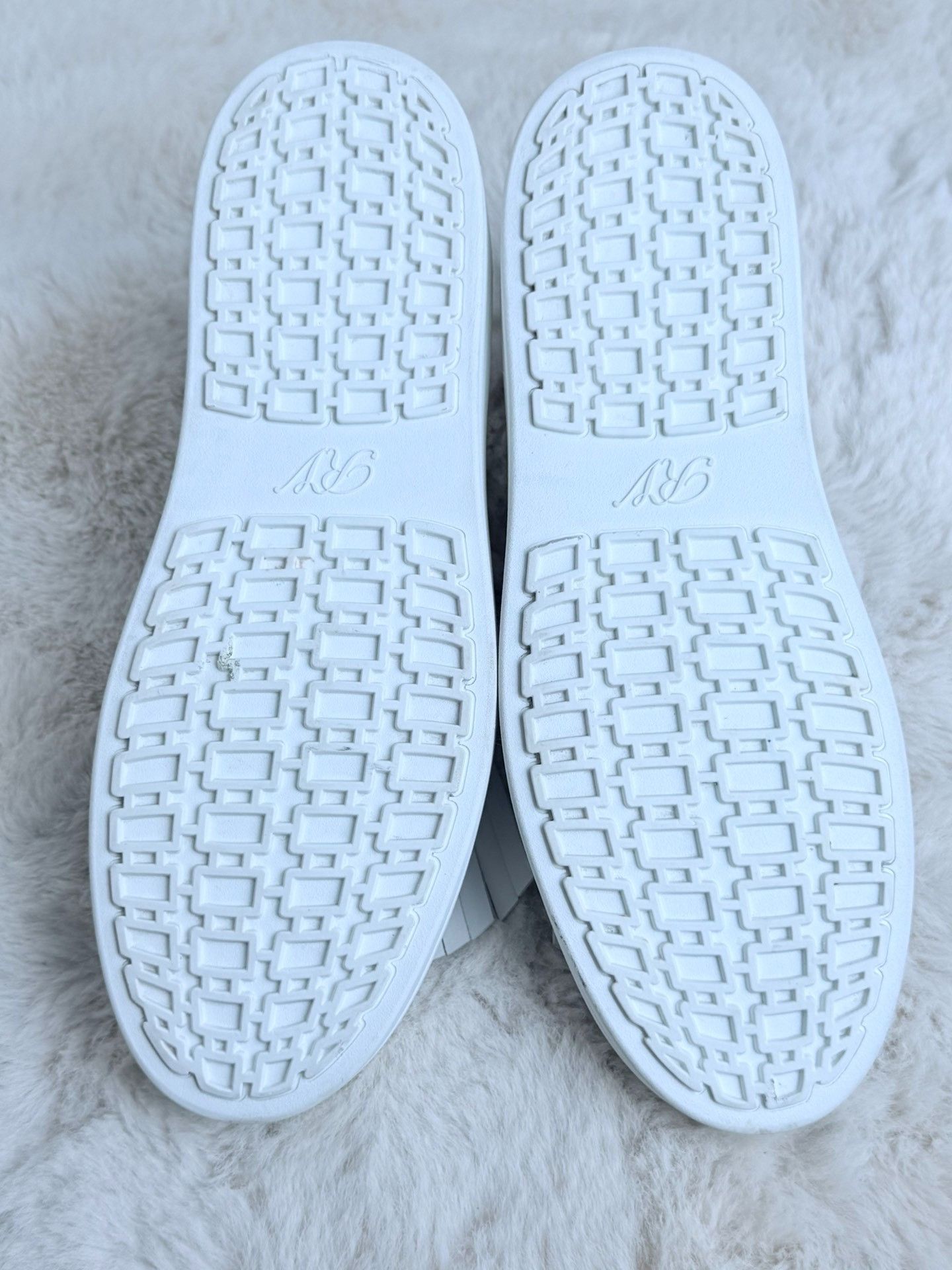 Roger Vivier Roger Vivier Retro White Lowtop Sneakers us_7 Women Size US 7 / IT 37 - 6 Thumbnail