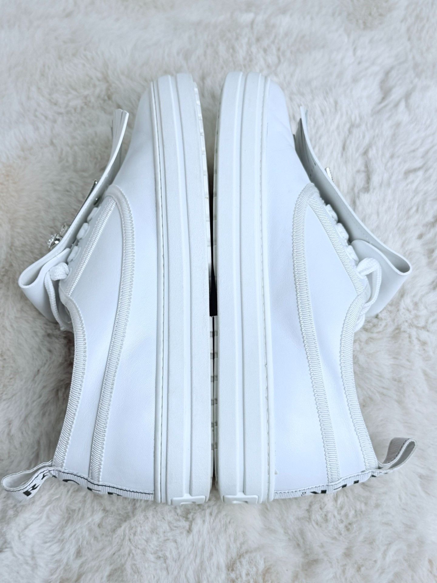 Roger Vivier Roger Vivier Retro White Lowtop Sneakers us_7 Women Size US 7 / IT 37 - 5 Thumbnail