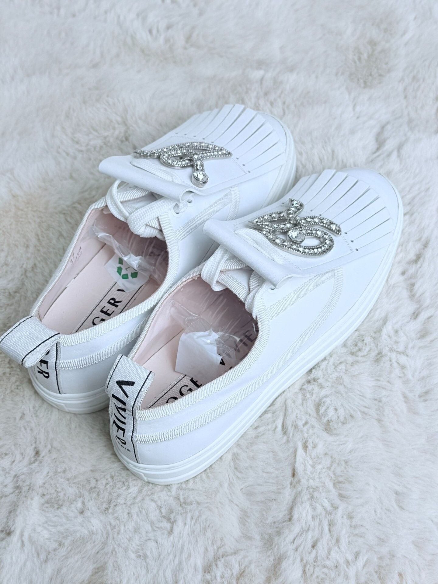 Roger Vivier Roger Vivier Retro White Lowtop Sneakers us_7 Women Size US 7 / IT 37 - 3 Thumbnail