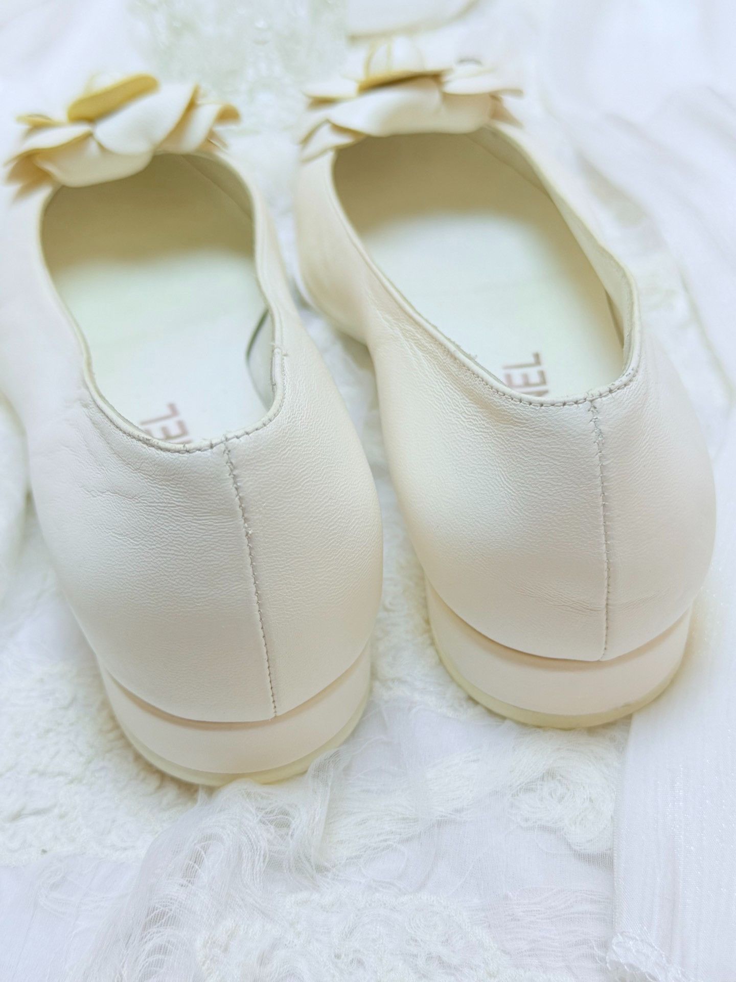 Chanel Chanel White Lowtop Sneakers us_6 Women Size US 6 / IT 36 - 7 Thumbnail