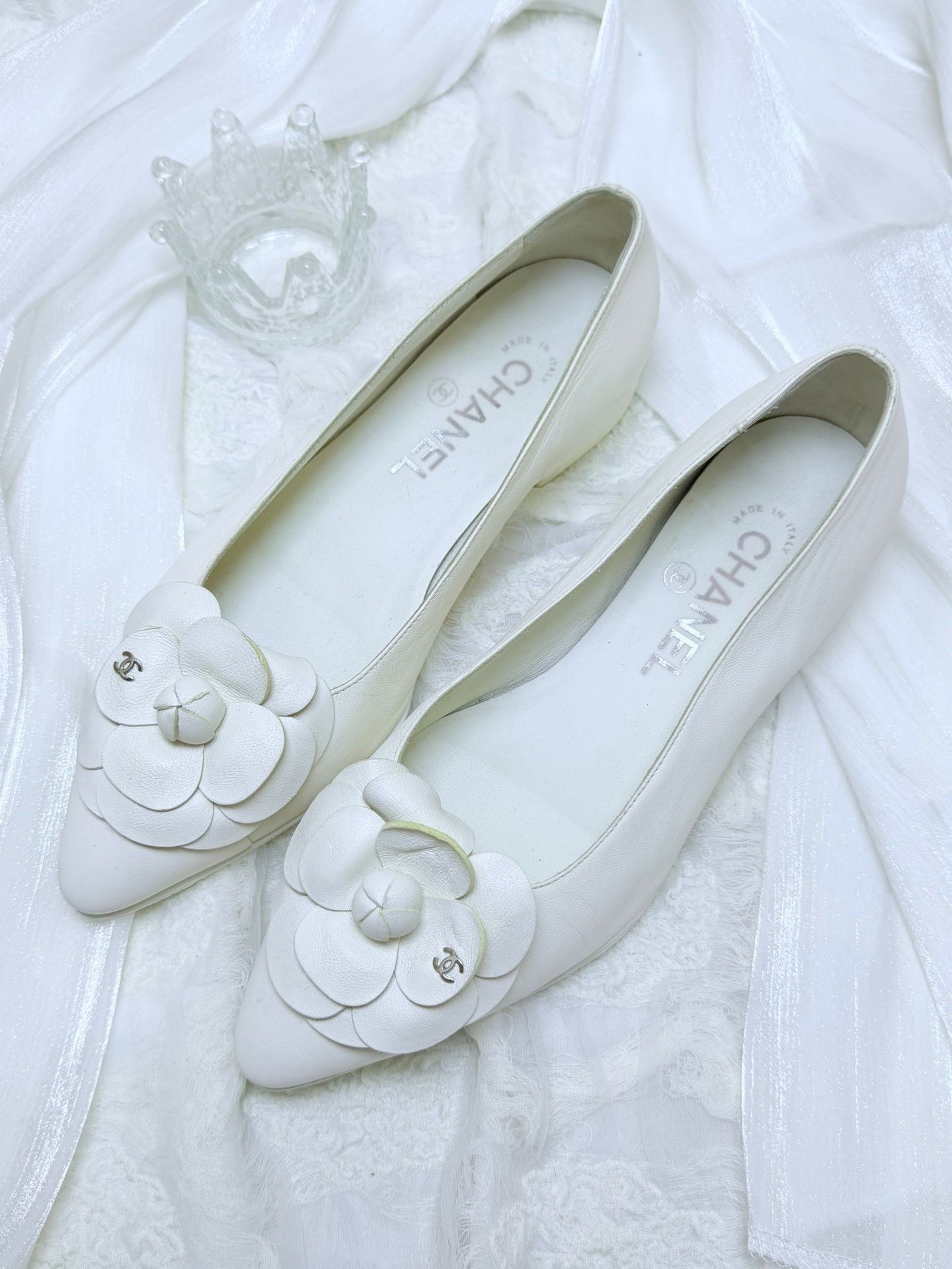Chanel Chanel White Lowtop Sneakers us_6 Women Size US 6 / IT 36 - 2 Thumbnail