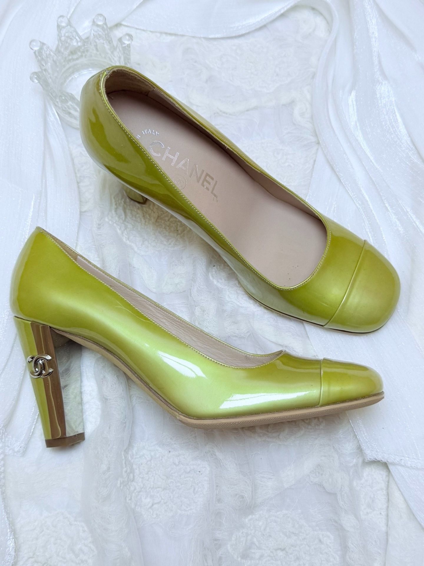 Chanel Chanel Patent Yellow Lowtop Sneakers us_6-5 Women Size US 6.5 / IT 36.5 - 3 Thumbnail