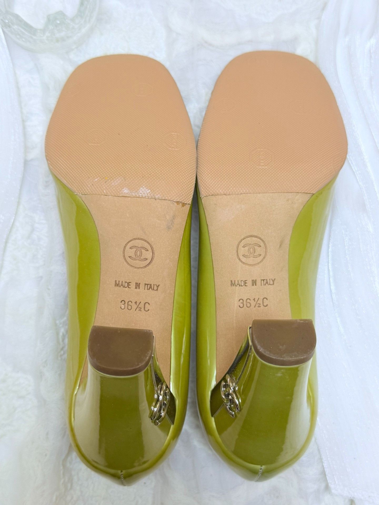 Chanel Chanel Patent Yellow Lowtop Sneakers us_6-5 Women Size US 6.5 / IT 36.5 - 5 Thumbnail