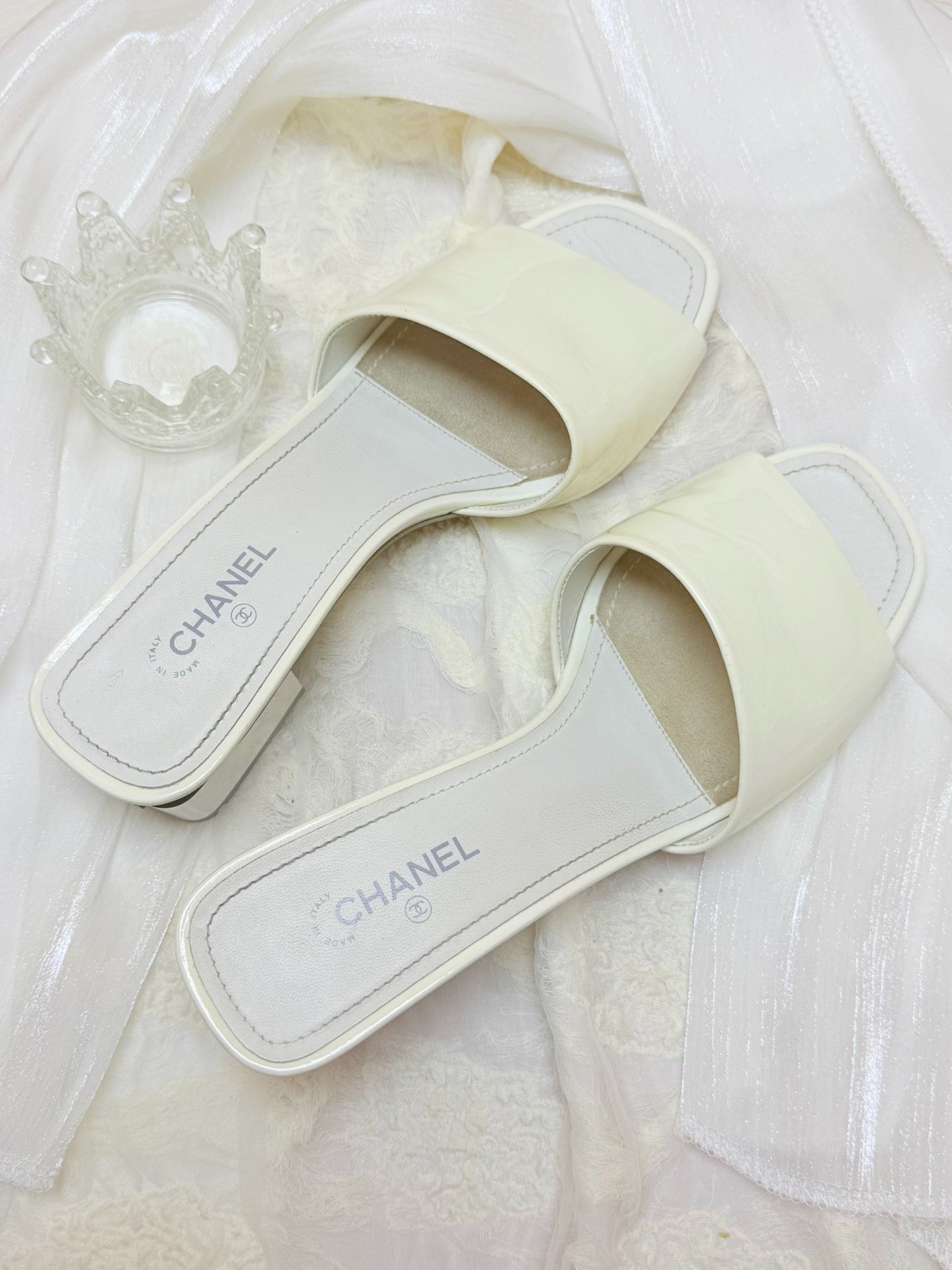 Chanel Chanel Patent White Sandals us_6-5 Women Size US 6.5 / IT 36.5 - 4 Thumbnail