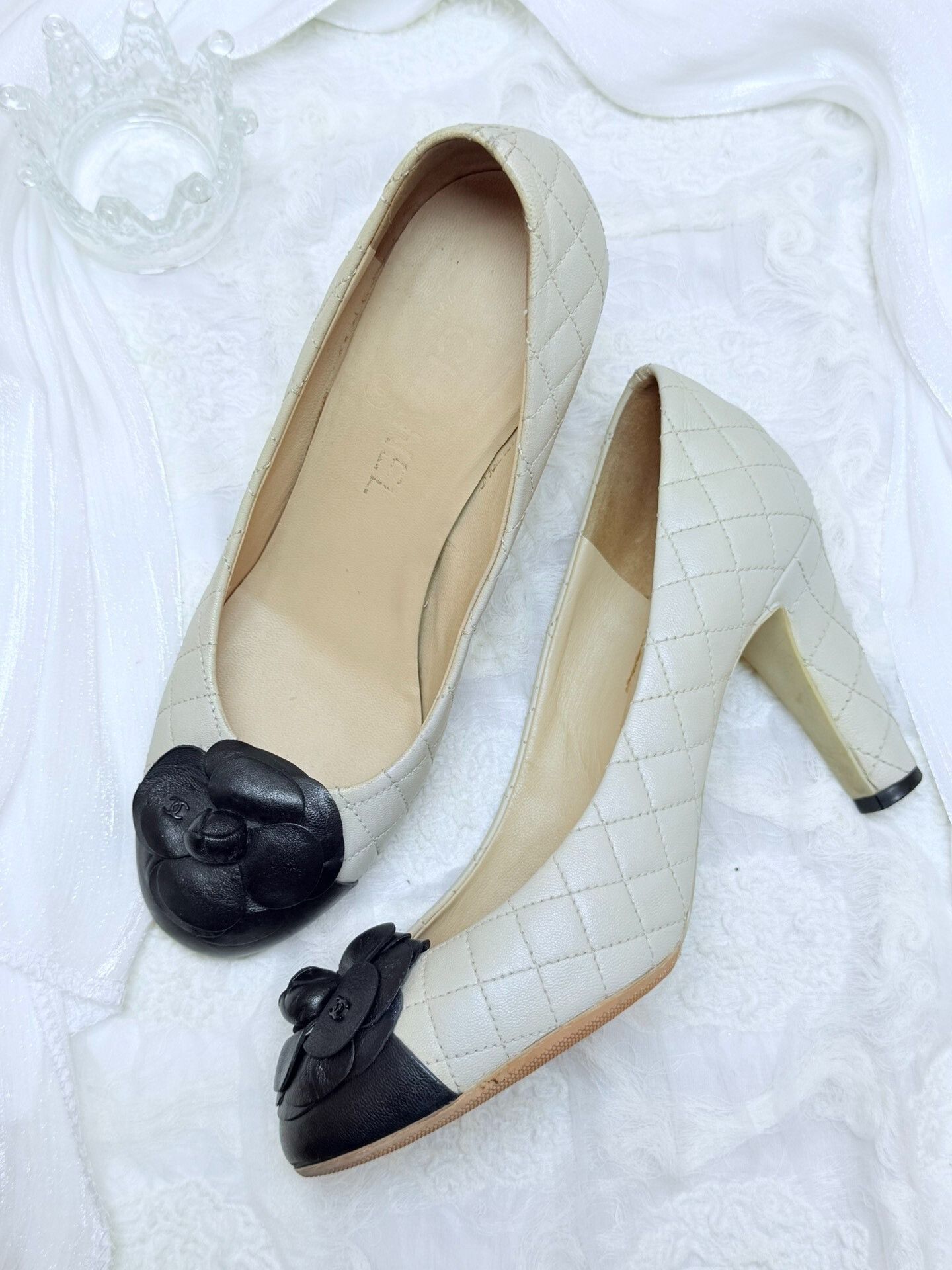Chanel Chanel White Lowtop Sneakers us_6 Women Size US 6 / IT 36 - 4 Thumbnail