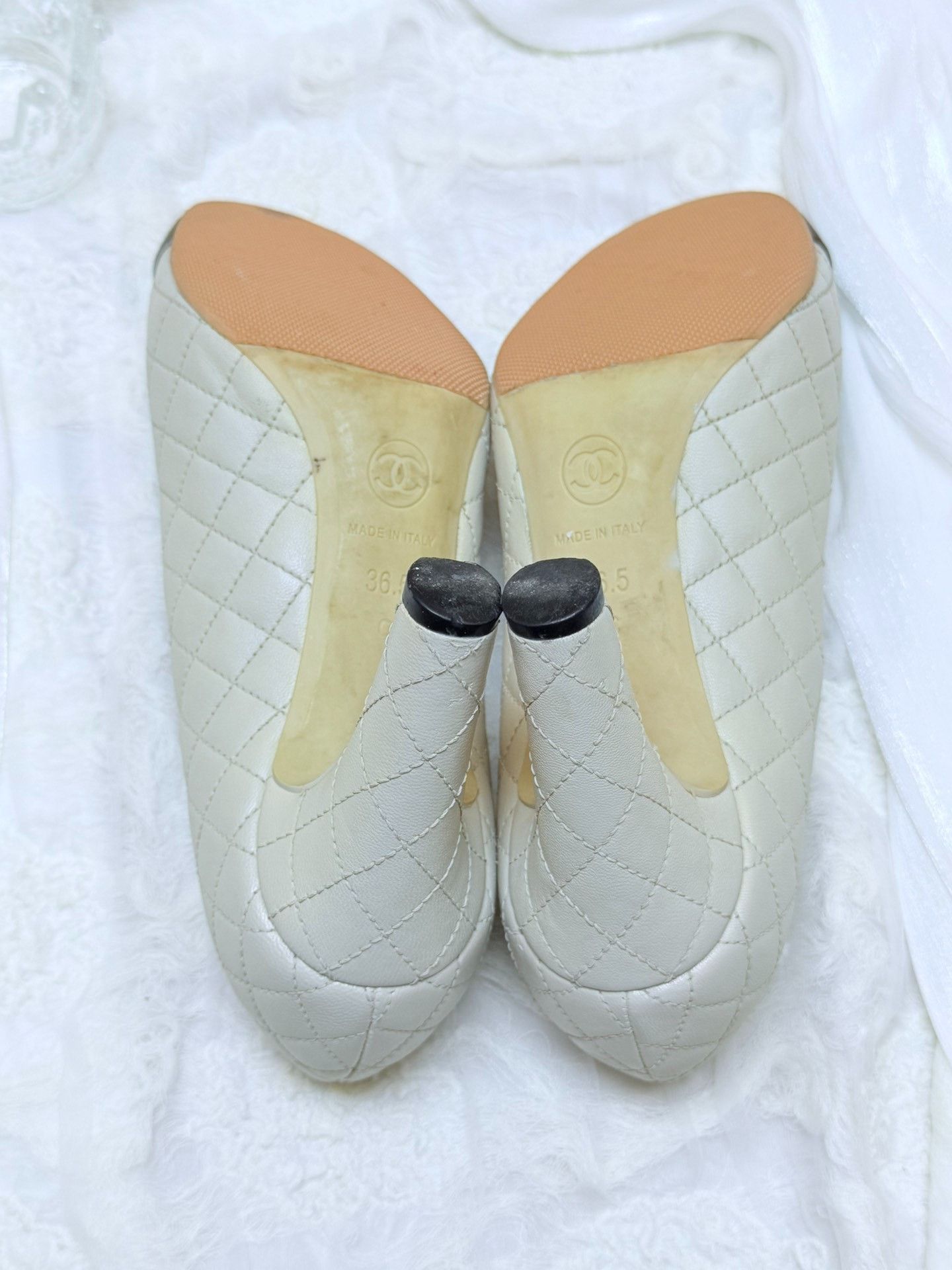 Chanel Chanel White Lowtop Sneakers us_6 Women Size US 6 / IT 36 - 5 Thumbnail