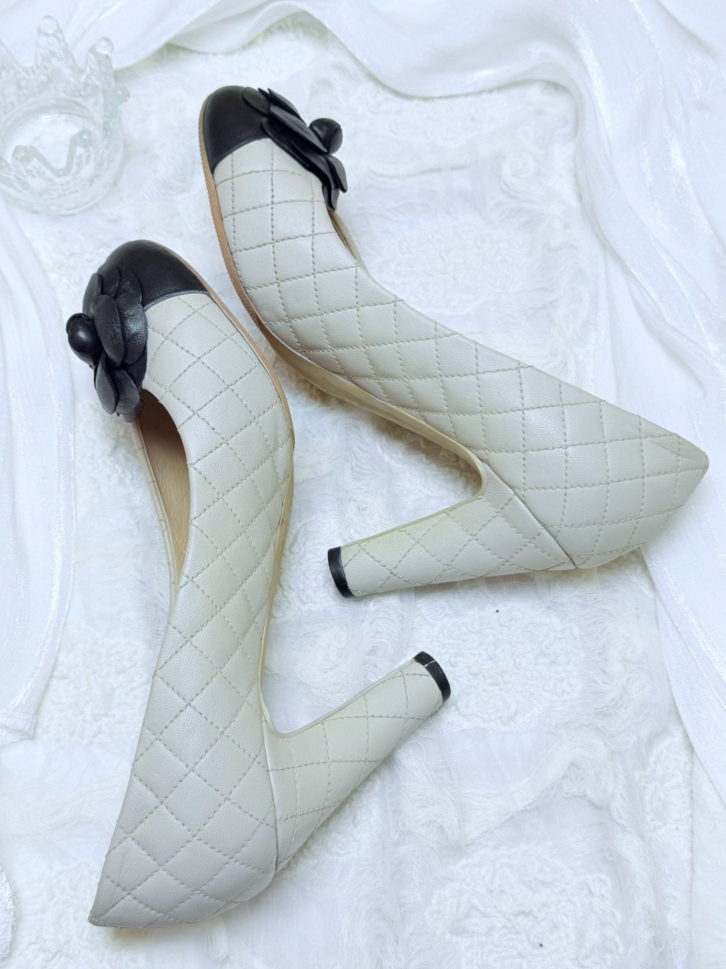 Chanel Chanel White Lowtop Sneakers us_6 Women Size US 6 / IT 36 - 3 Thumbnail