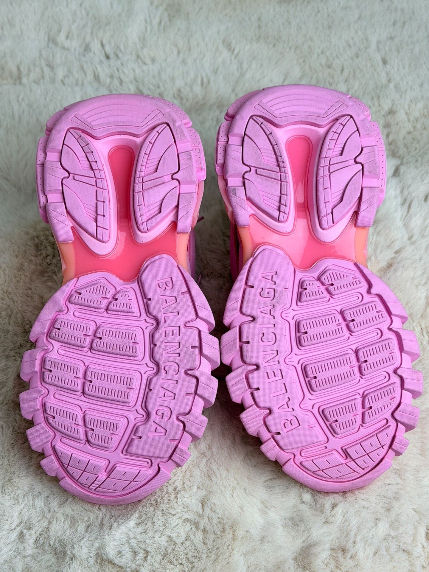 Balenciaga Balenciaga Pink Lowtop Sneakers us_6 Women Size US 6 / IT 36 - 6 Thumbnail