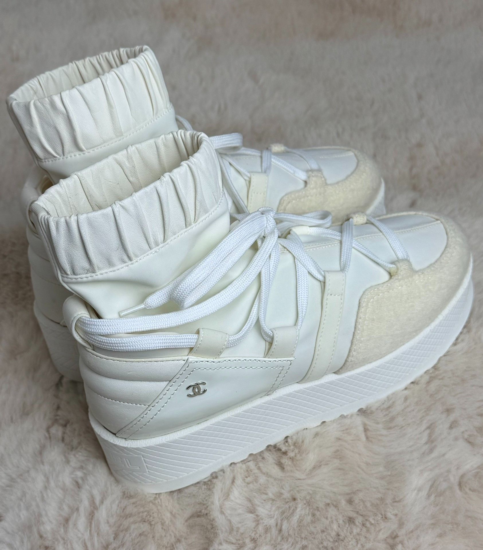 Chanel Chanel White Boots us_6 Women Size US 6 / IT 36 - 3 Thumbnail
