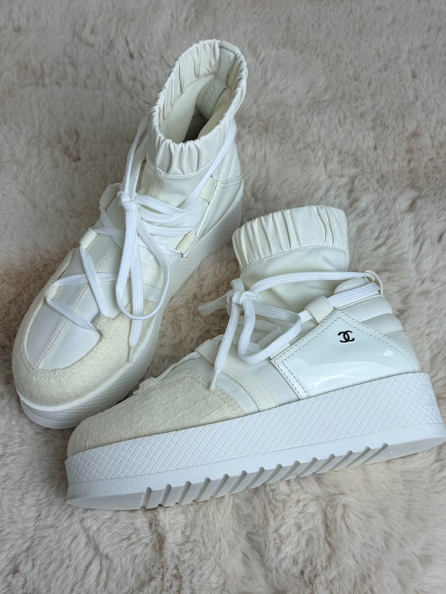 Chanel Chanel White Boots us_6 Women Size US 6 / IT 36 - 2 Thumbnail