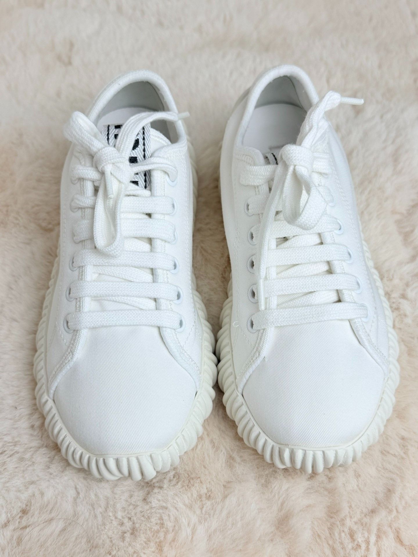Miu Miu Miu Miu White Lowtop Sneakers us_6 Women Size US 6 / IT 36 - 2 Thumbnail